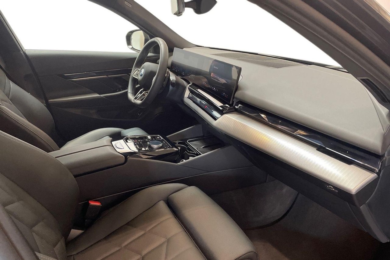 BMW 530 e xDrive Touring 2025, bild 6/10
