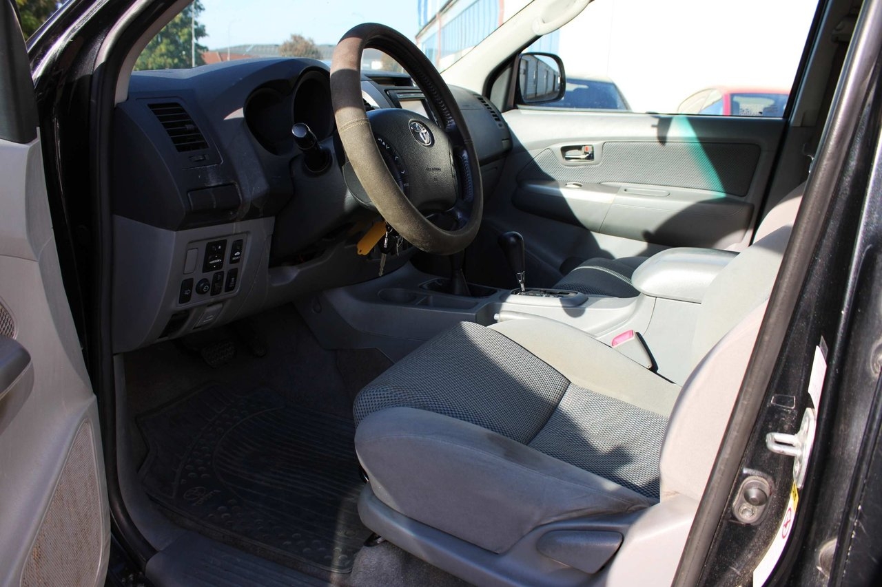 Toyota HiLux 2011, photo 3/7