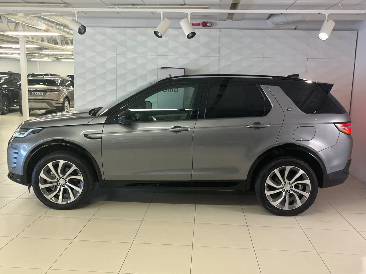 Land Rover Discovery Sport 2025, photo 2/10