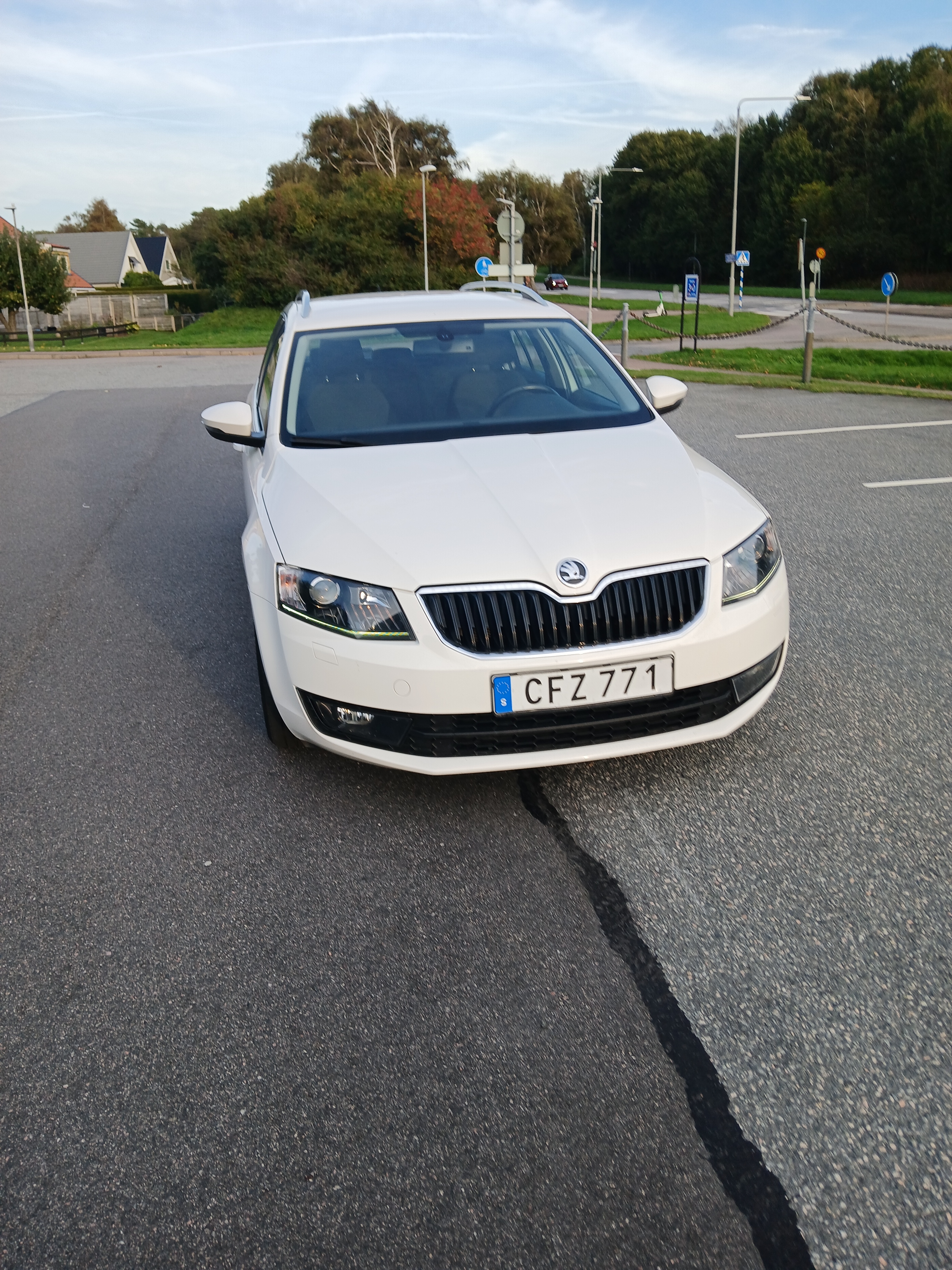 Skoda Octavia Kombi 1.6 TDI Manuell 2014, kuva 2/2