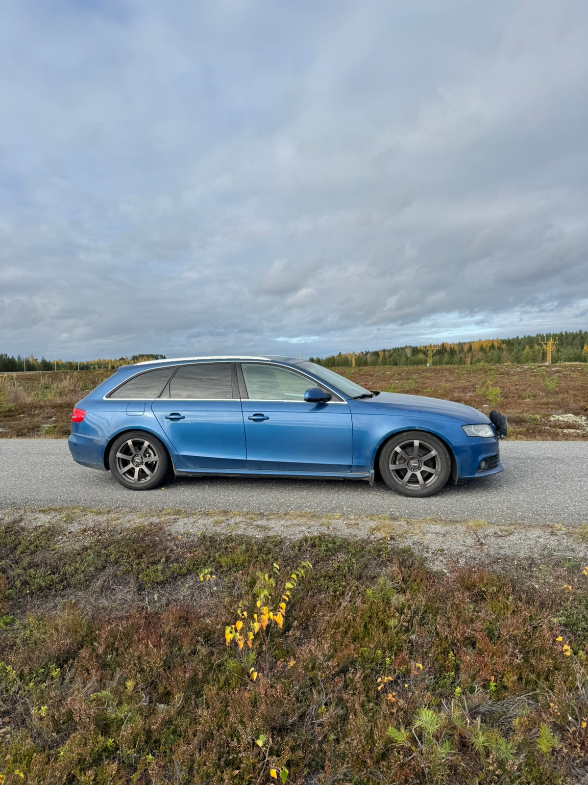 Audi A4 2010, bild 3/6