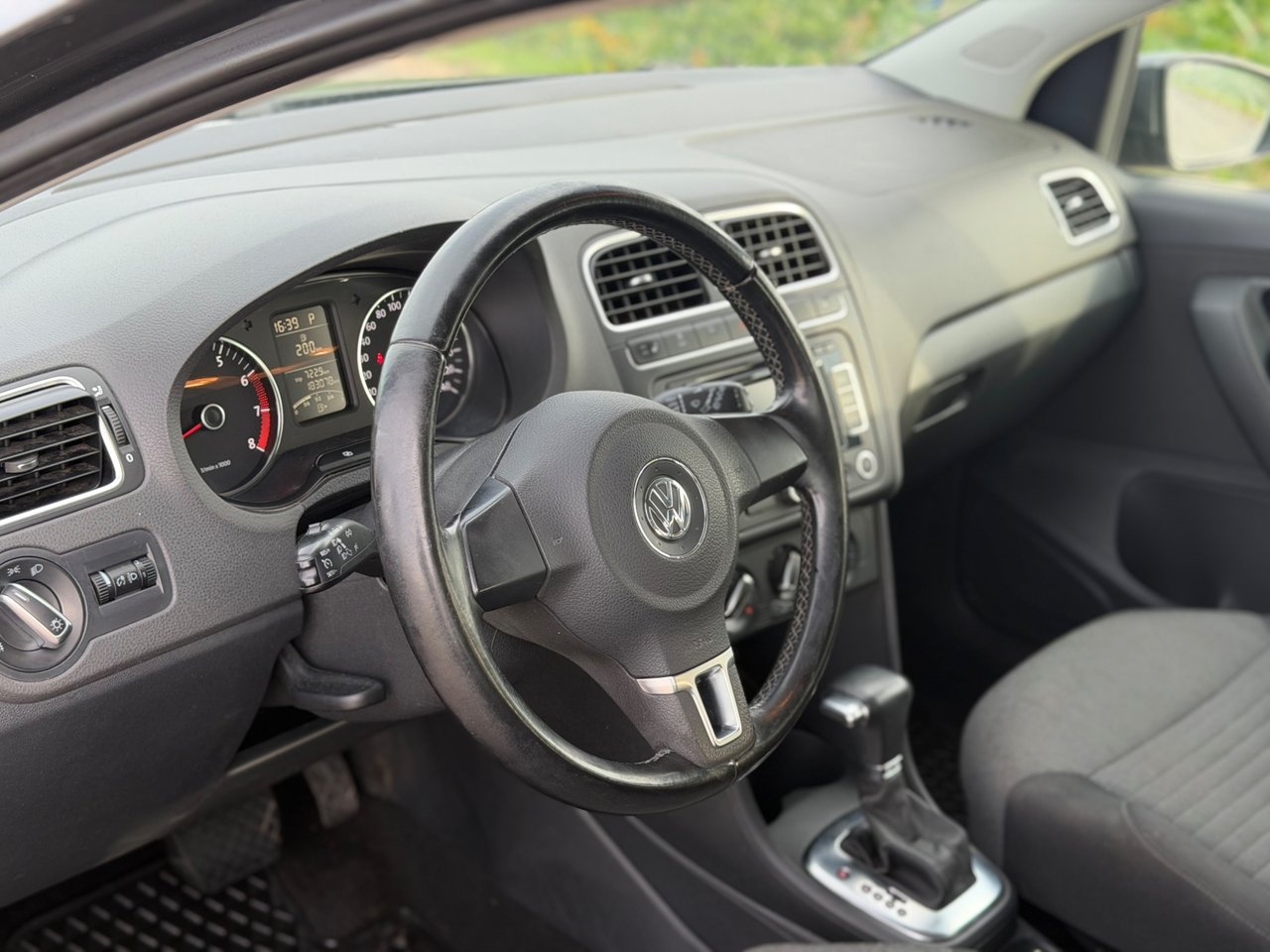 Volkswagen Polo 2010, bild 6/10