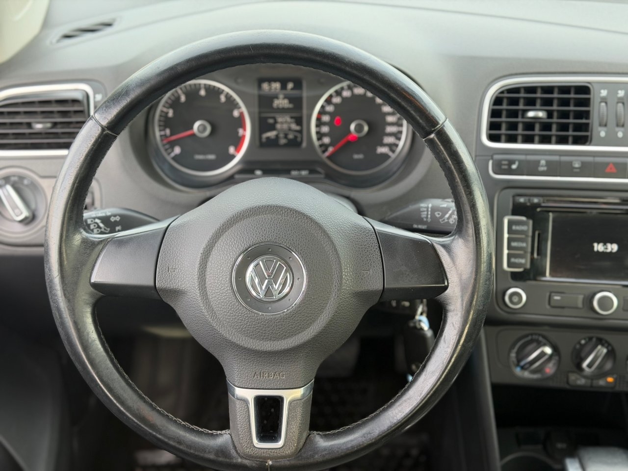 Volkswagen Polo 2010, bild 7/10