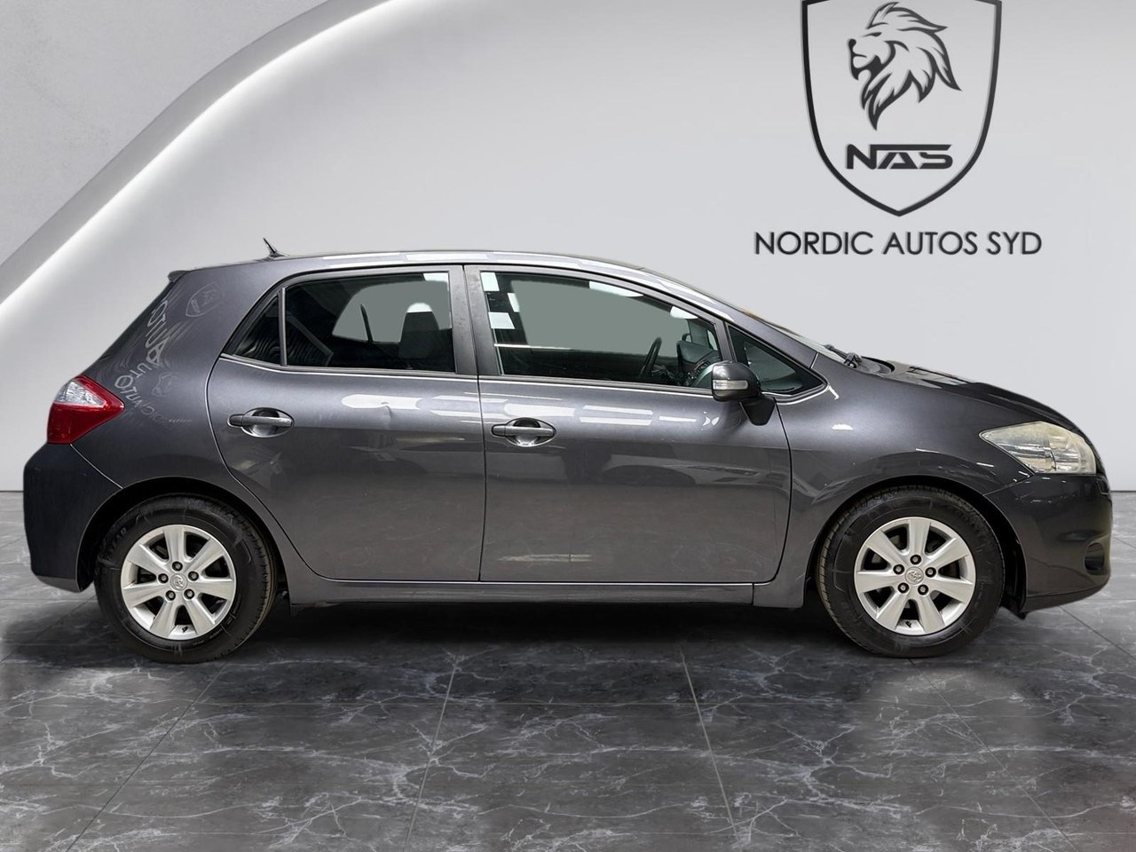 Toyota Auris 2011, bild 7/10