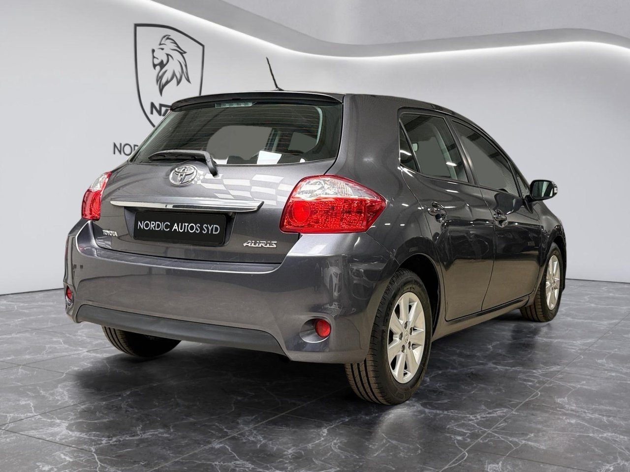 Toyota Auris 2011, bild 6/10