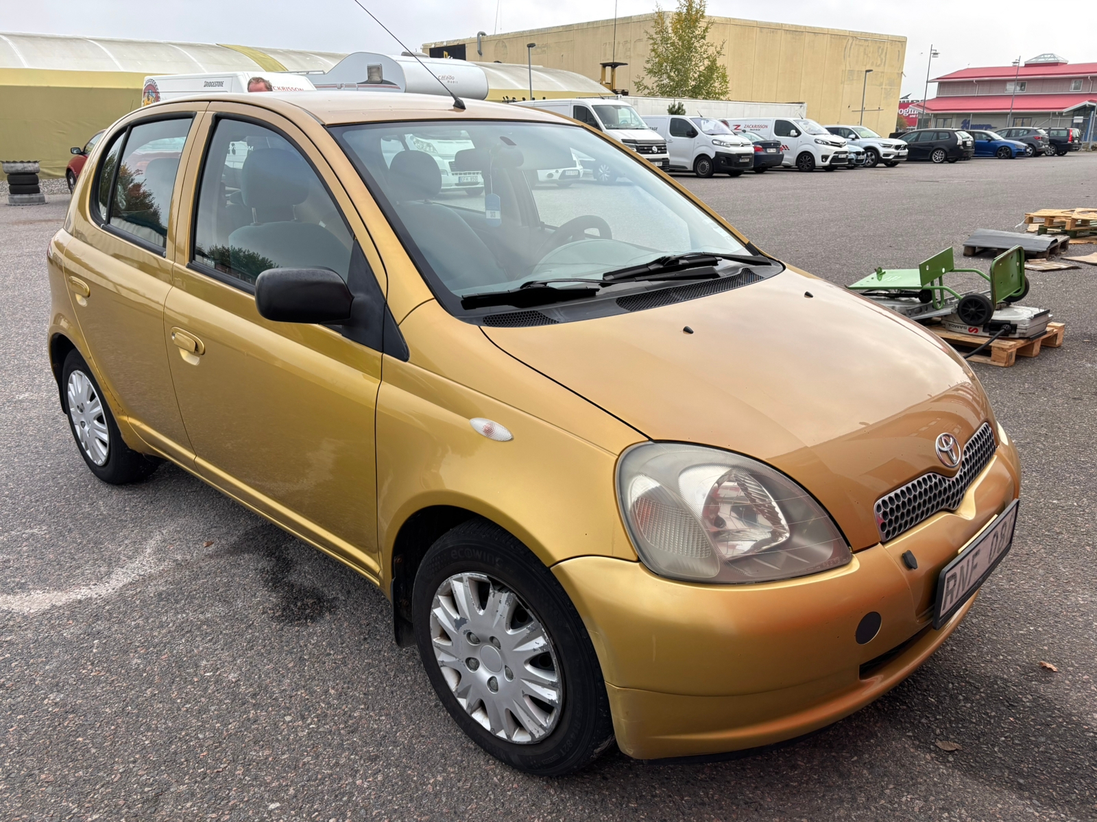 Toyota Yaris 5-dörrar 1.0 VVT-i Manuell 2000, bild 4/8