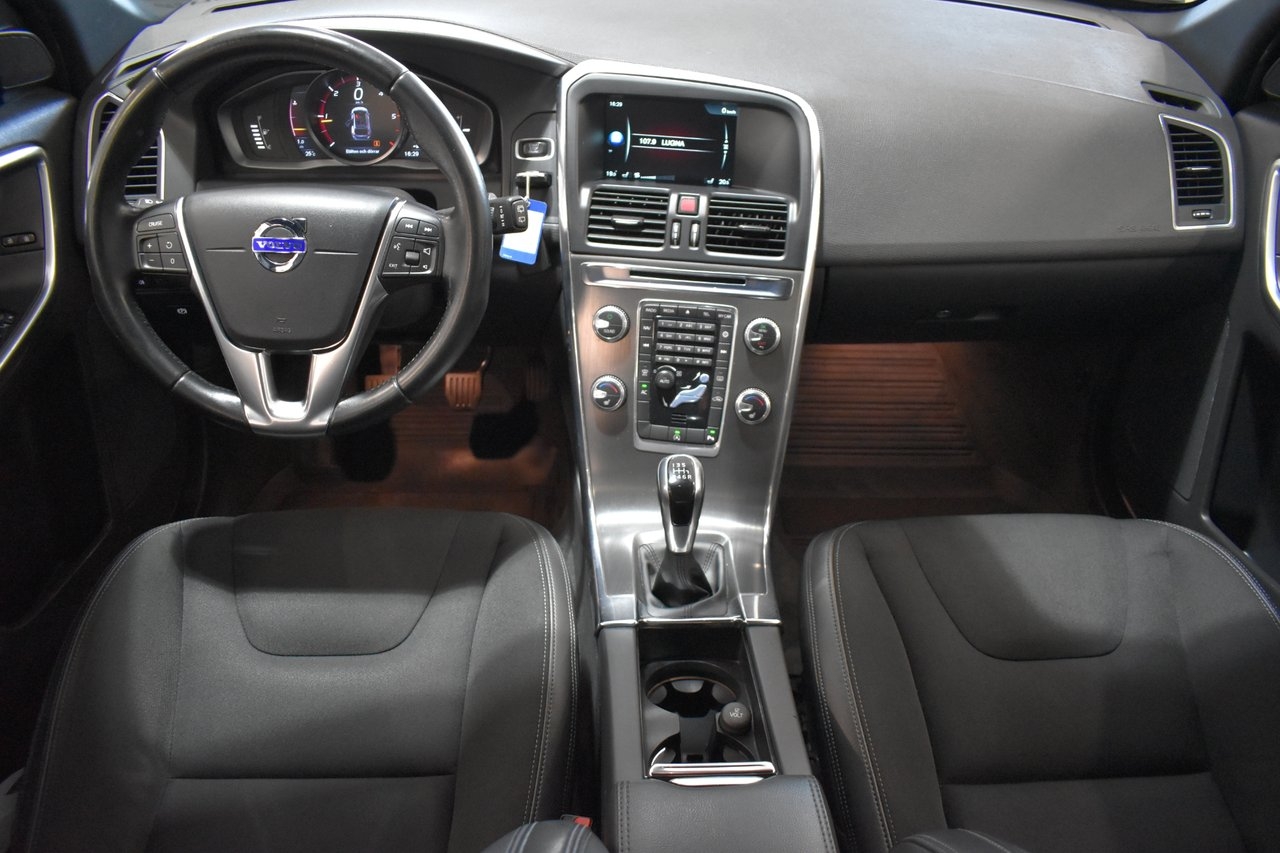 Volvo XC60 2016, photo 6/10