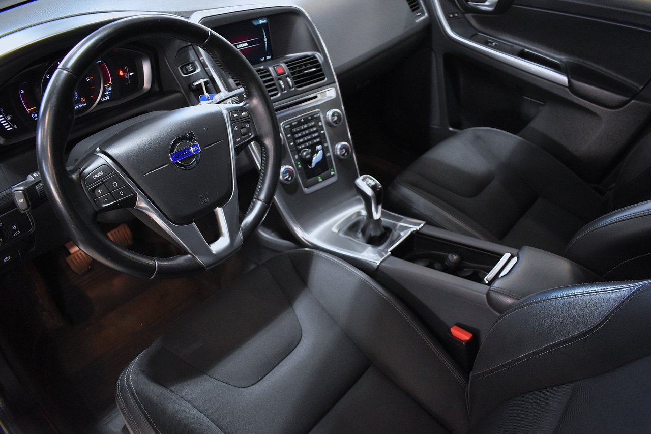 Volvo XC60 2016, photo 7/10