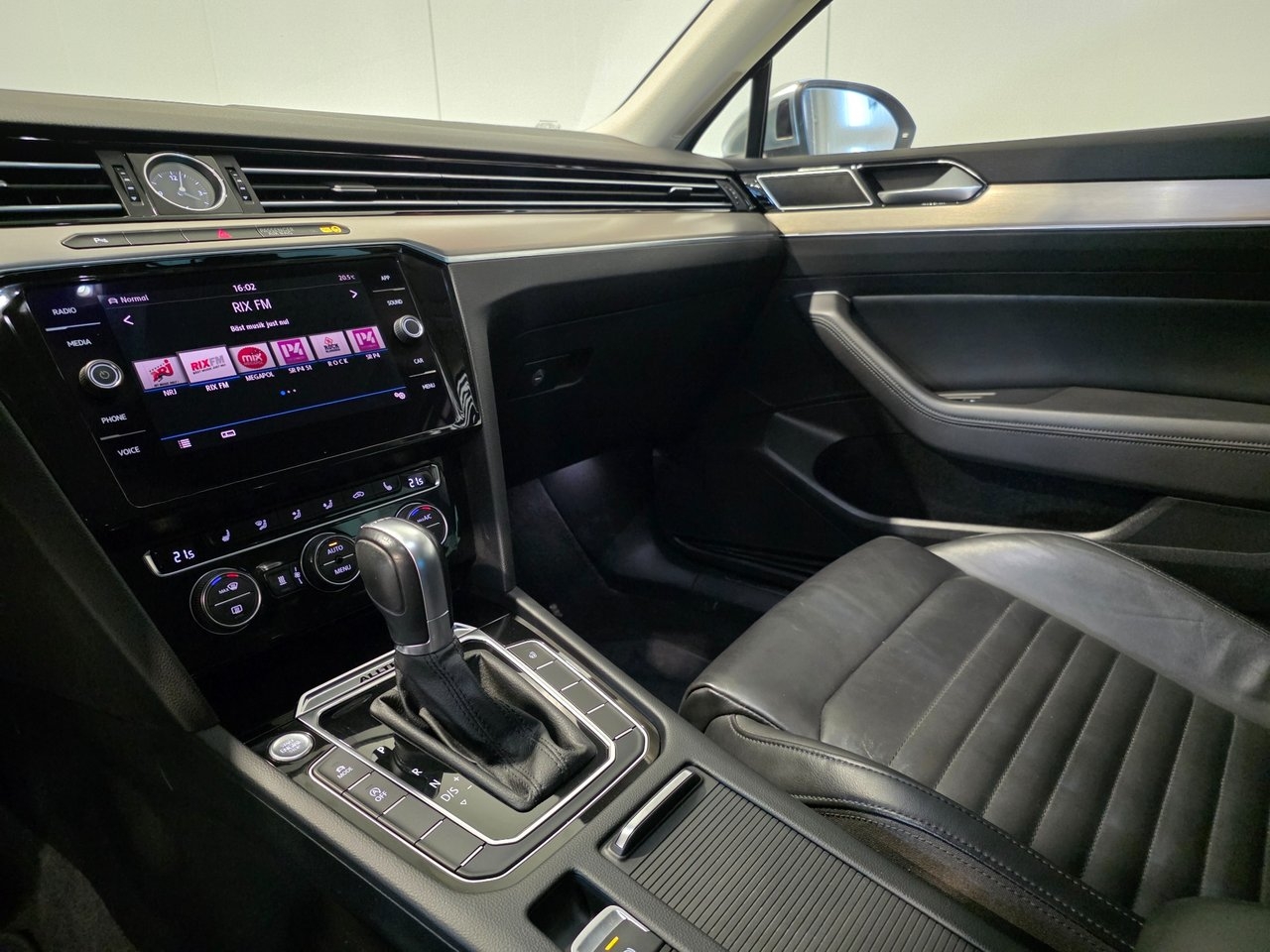 Volkswagen Passat 2019, bild 5/10