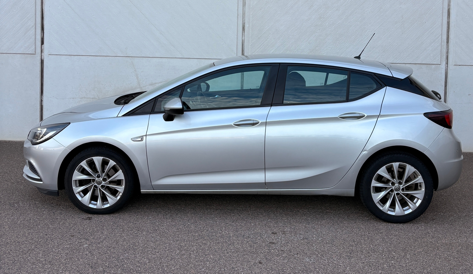 Opel Astra 1.6 CDTI ecoFLEX Manuell 2016, bild 2/9