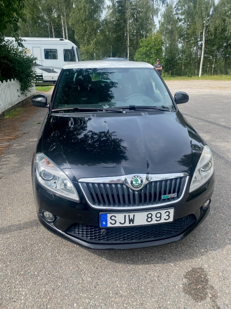 Skoda Fabia RS 1.4 TSI DSG Sekventiell 2011, bild 2/4