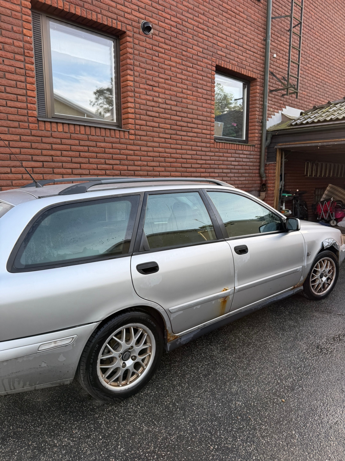 Volvo V40 2.0T Manuell 2003, bild 2/7