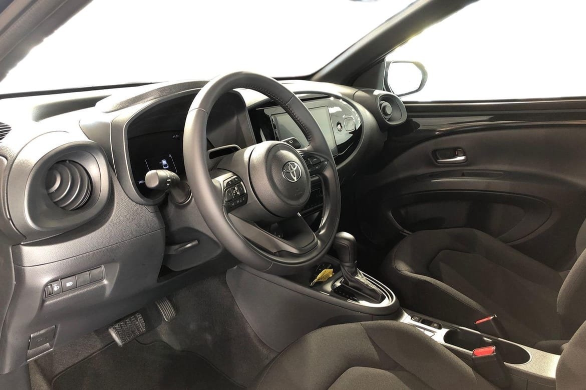 Toyota Aygo X Hybrid PLAY 2026, bild 6/21