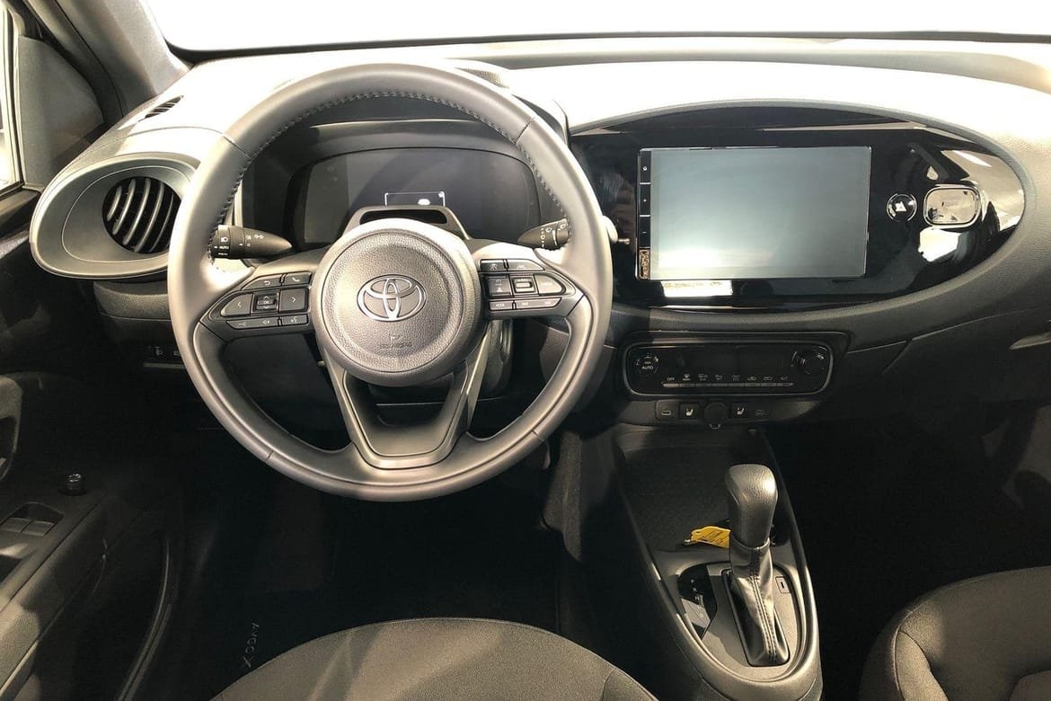 Toyota Aygo X Hybrid PLAY 2026, bild 2/21