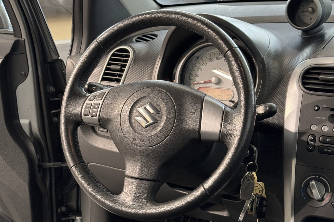 Suzuki Splash 2011, bild 6/7