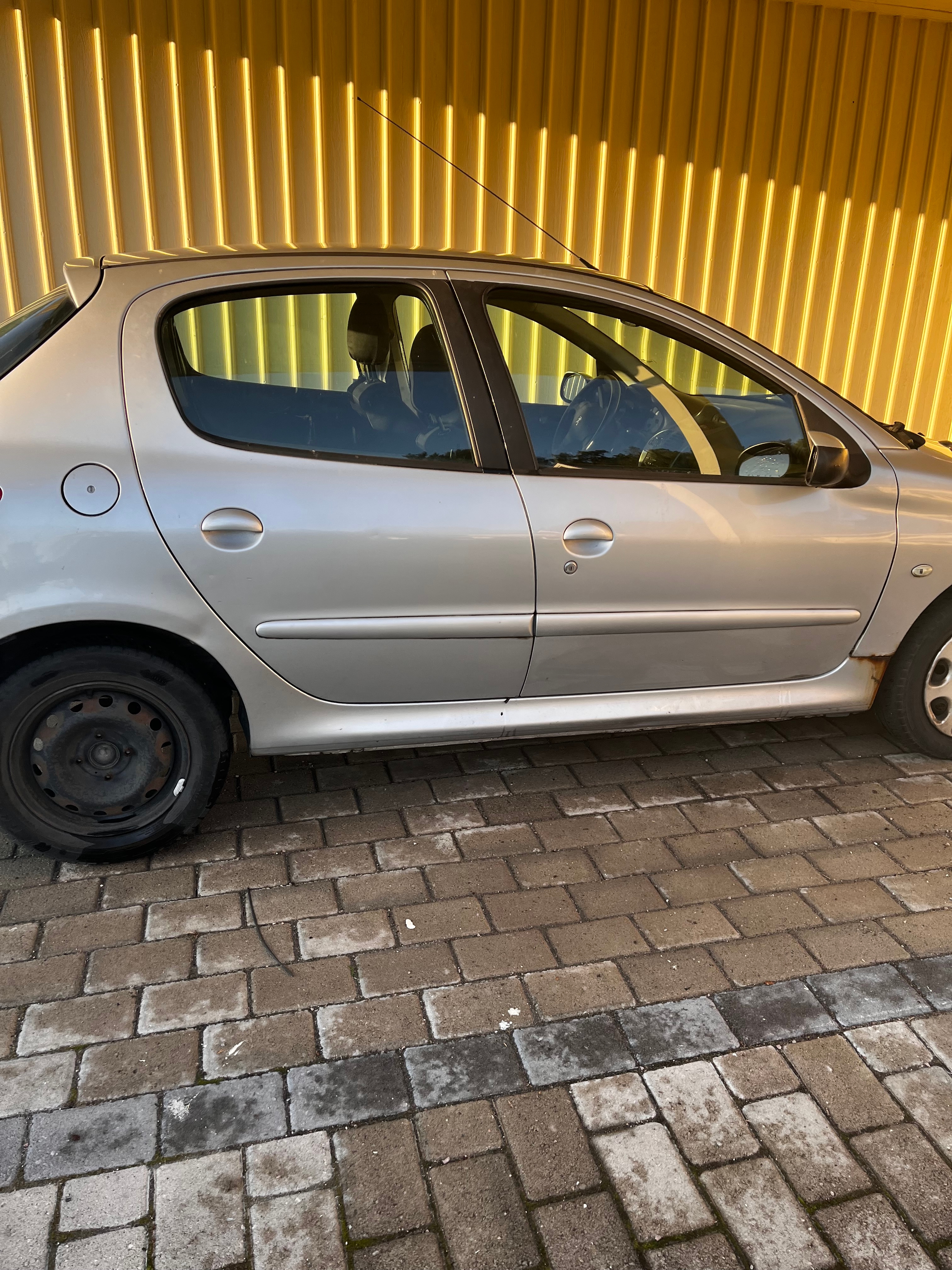 Peugeot 206 5-dörrar 1.4 Manuell 2005, bild 2/10