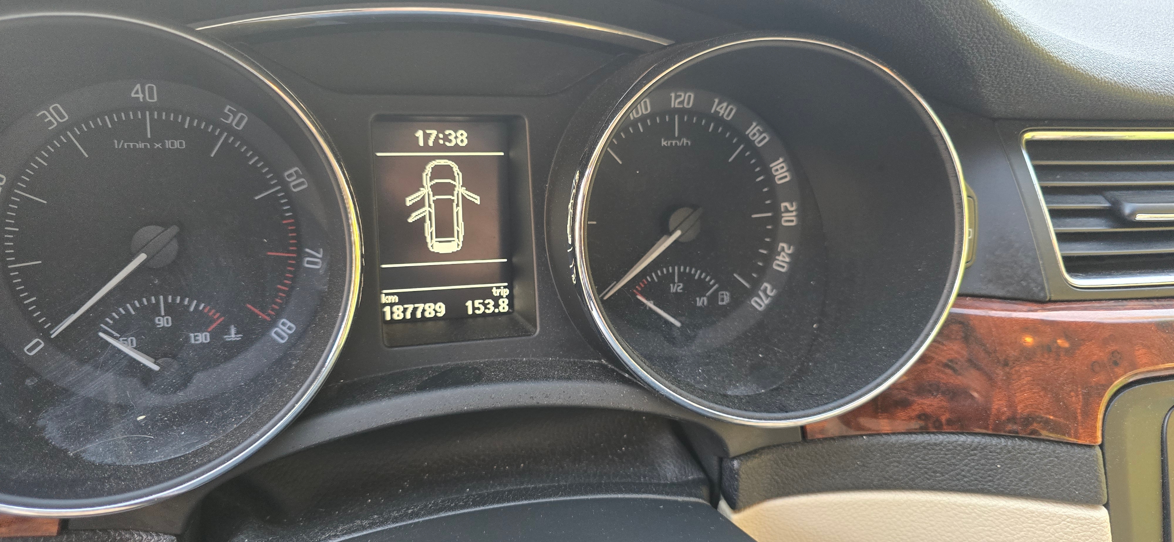 Skoda Superb 2011, bild 7/9