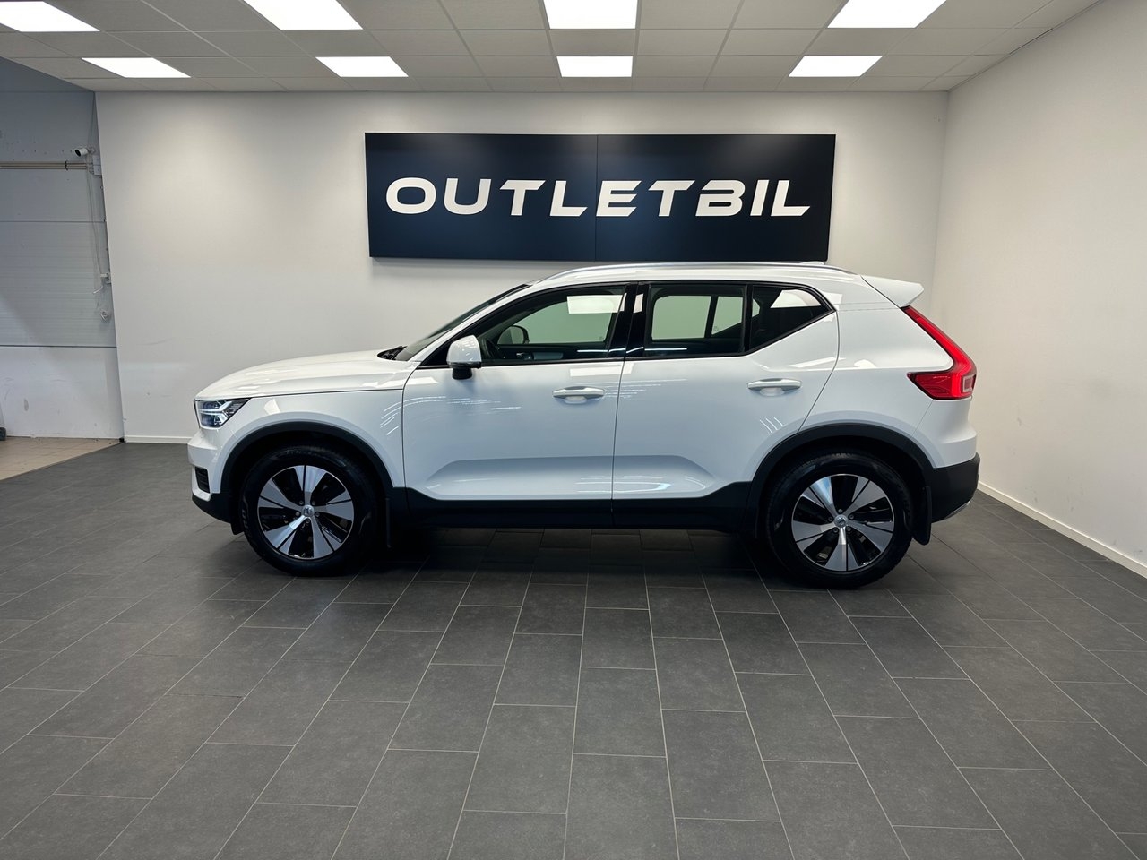Volvo XC40 T3 Geartronic Momentum 2022, bild 2/10