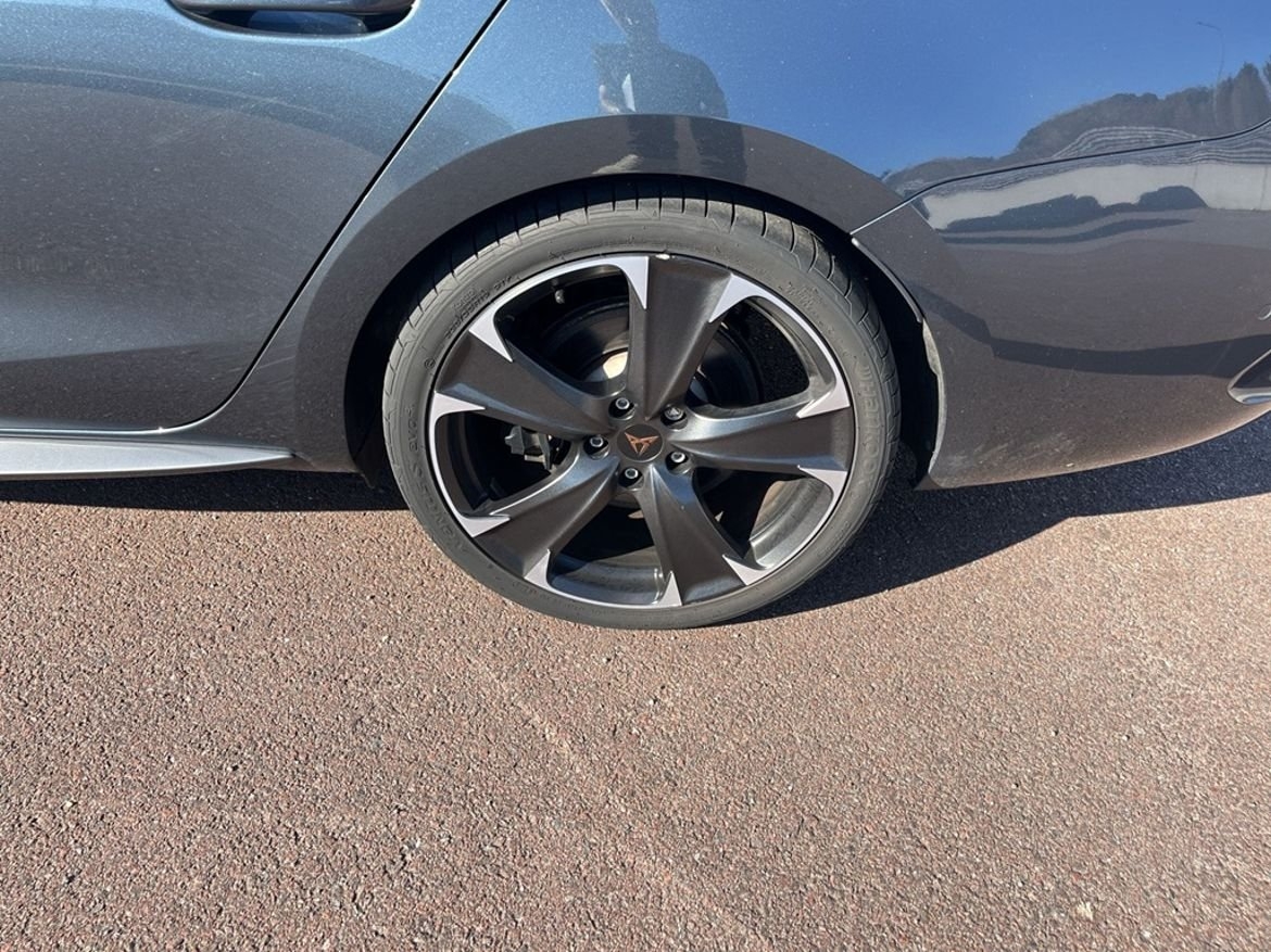 Cupra Leon VZ 245 hk Hybrid 2024, bild 7/8