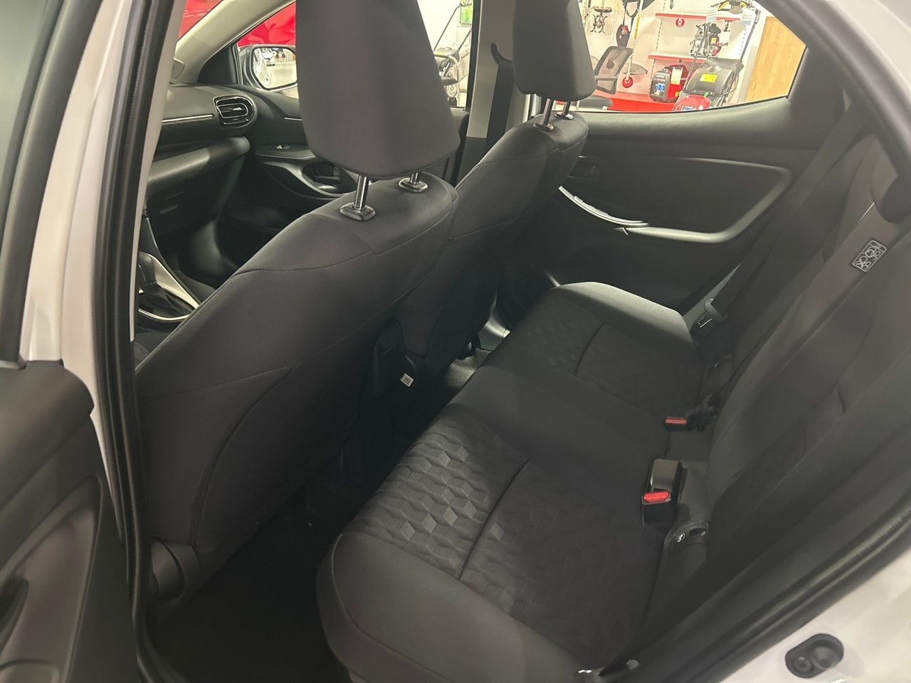 Mazda 2 Hybrid 116 hk Aut Centre-line 2025, bild 6/8