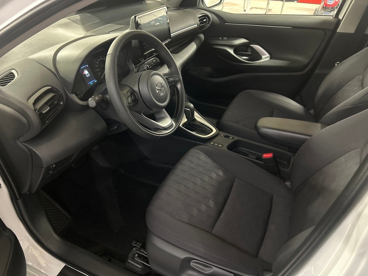 Mazda 2 Hybrid 116 hk Aut Centre-line 2025, bild 7/8