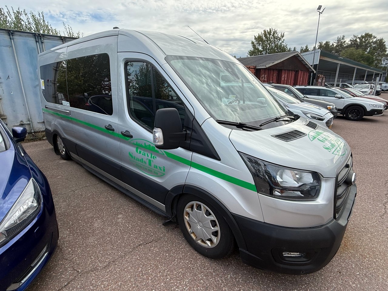 Ford Transit 350 Kombi 2023, bild 4/6