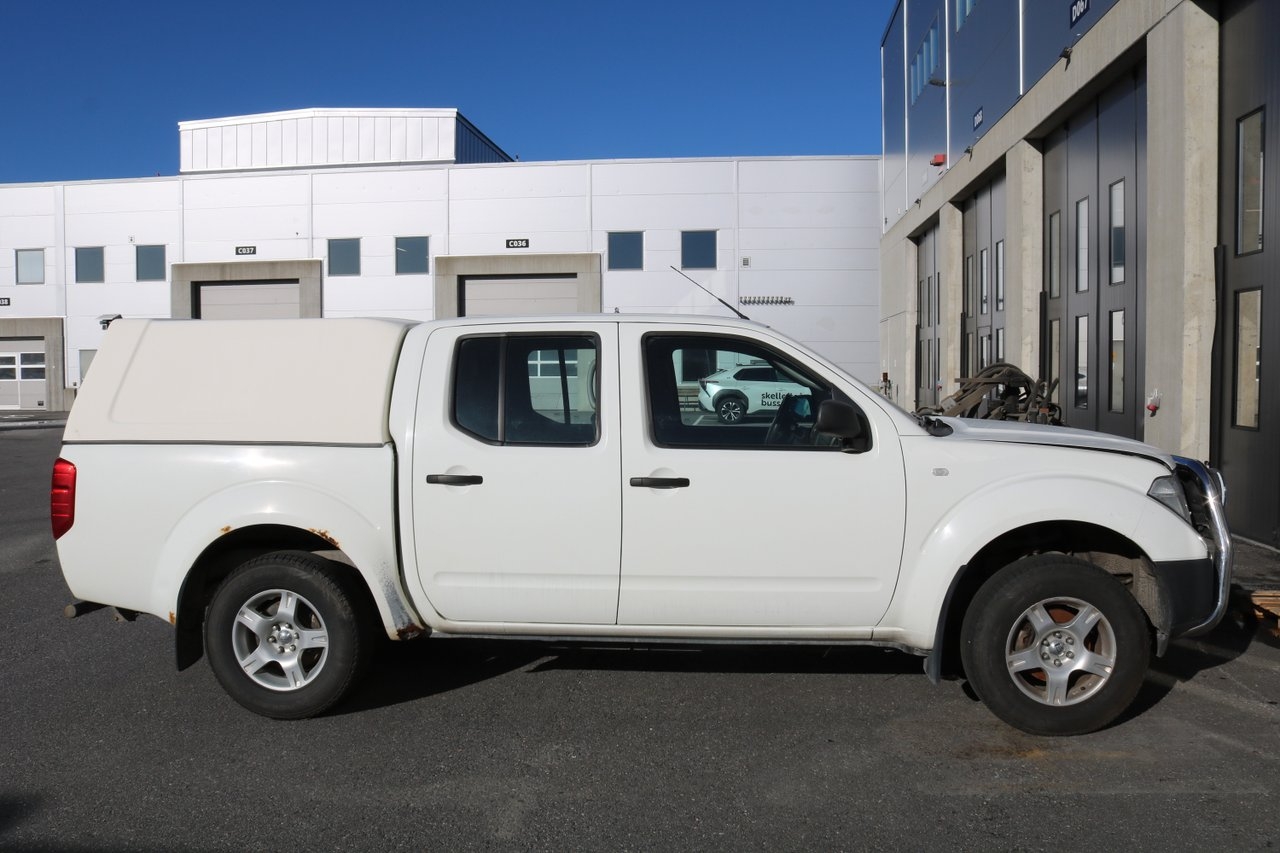 Nissan Navara Dubbelhytt 2008, bild 2/6