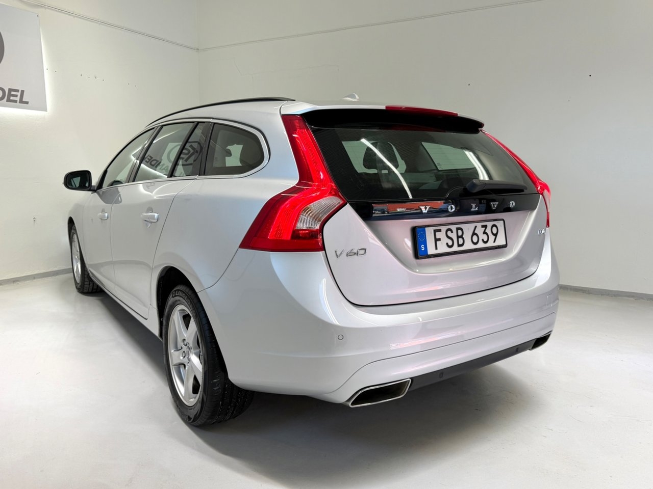 Volvo V60 D4 181HK Automat Momentum 2015, bild 4/10