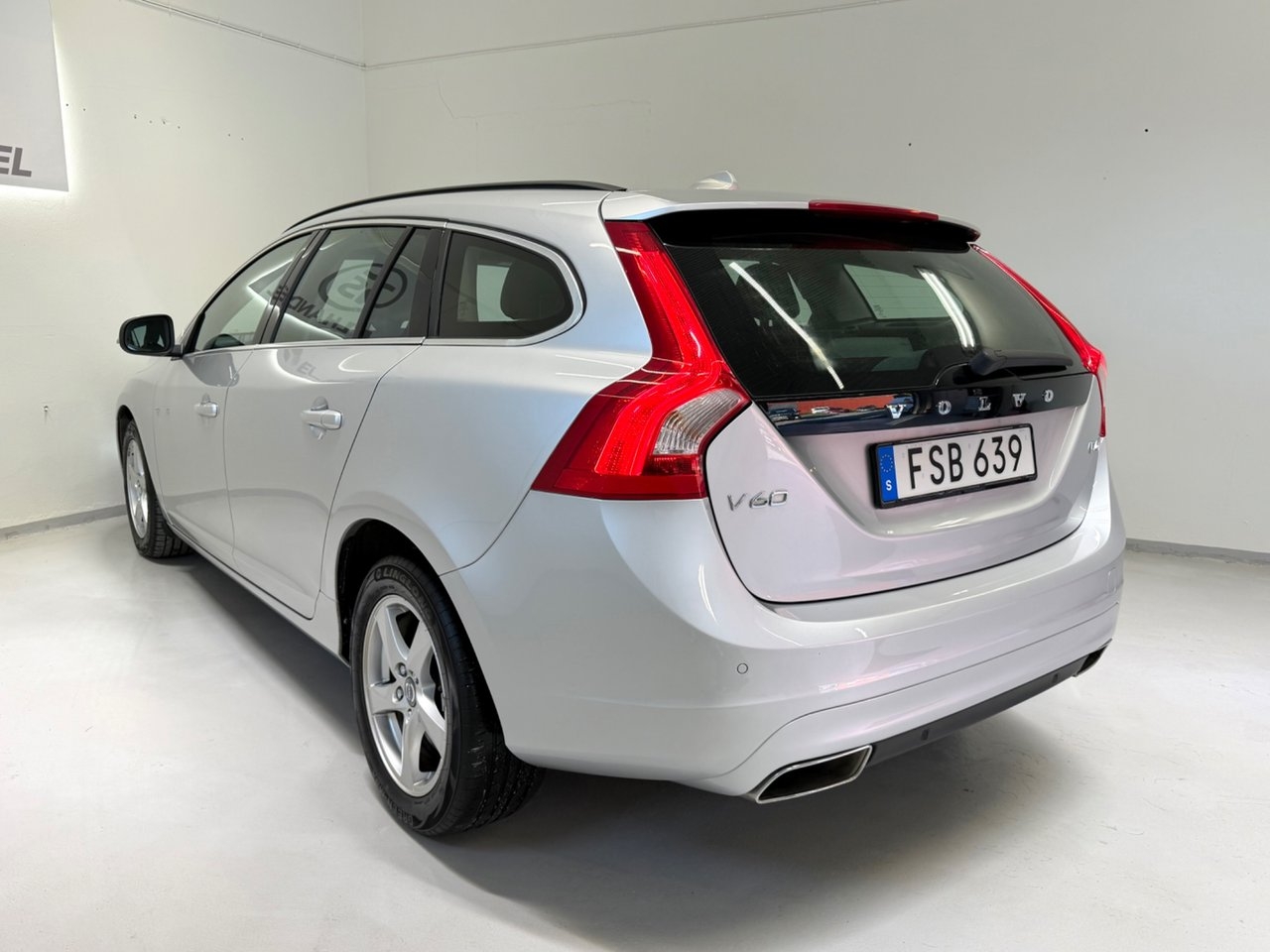 Volvo V60 D4 181HK Automat Momentum 2015, bild 3/10
