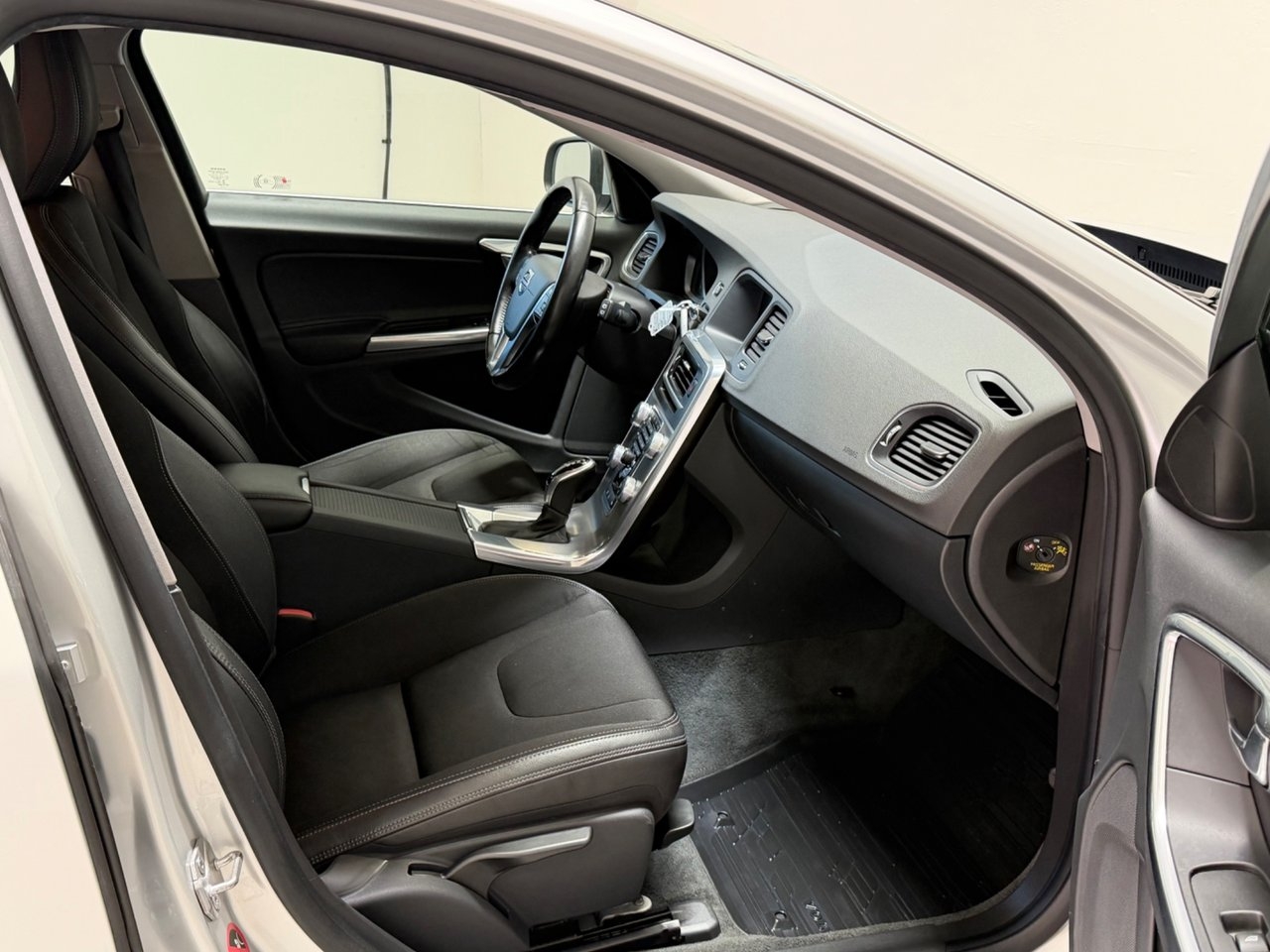 Volvo V60 D4 181HK Automat Momentum 2015, bild 7/10
