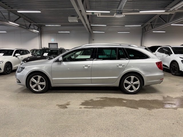 Skoda Superb Kombi 2.0 TDI Ambition 2014, bild 2/9