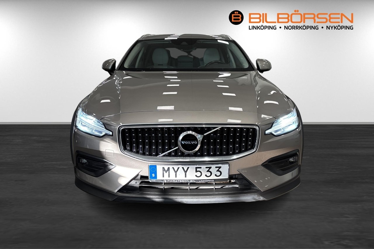 Volvo V60 Cross Country 2019, kuva 2/10