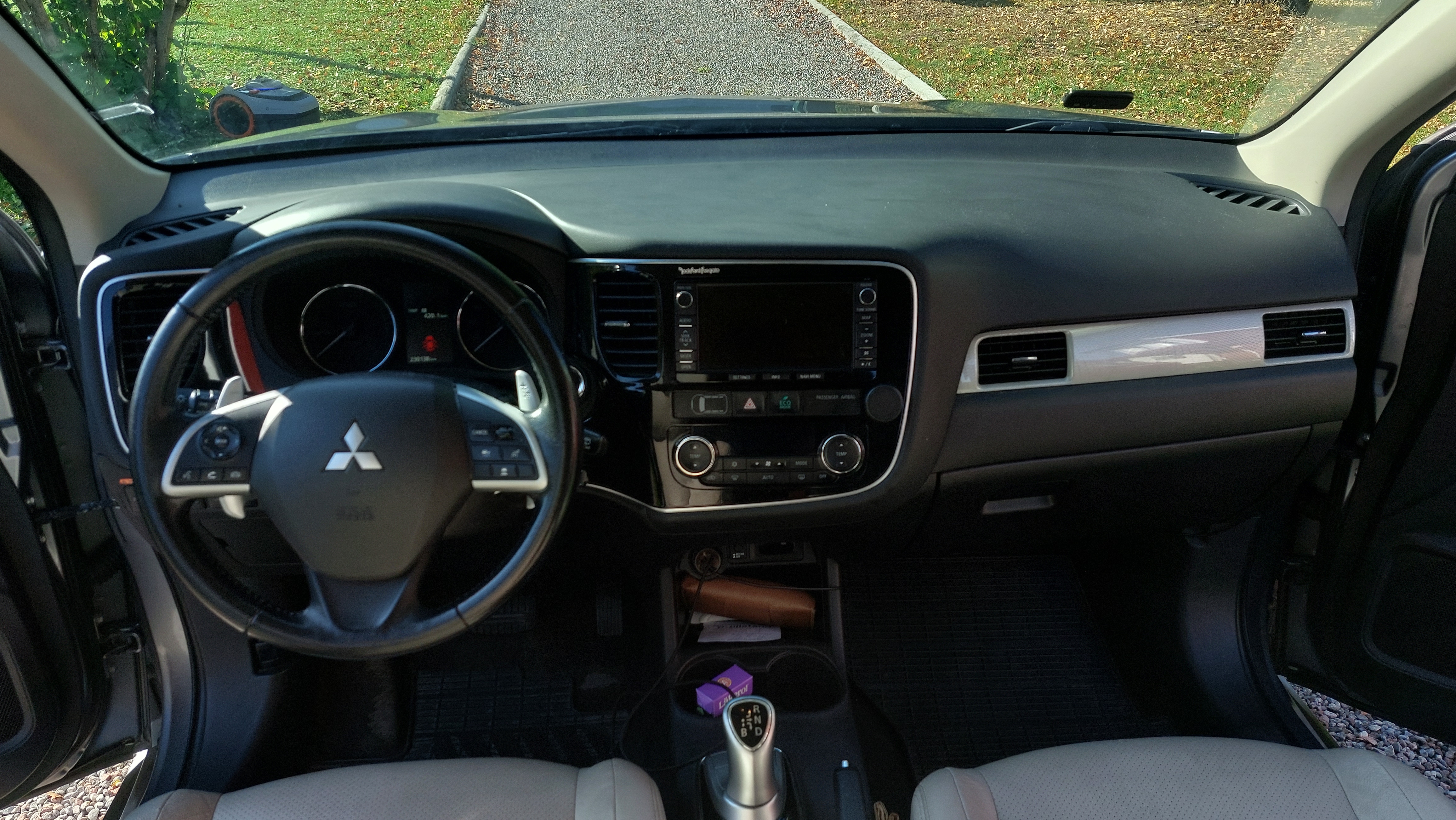 Mitsubishi Outlander PHEV CVT 2014, kuva 7/8