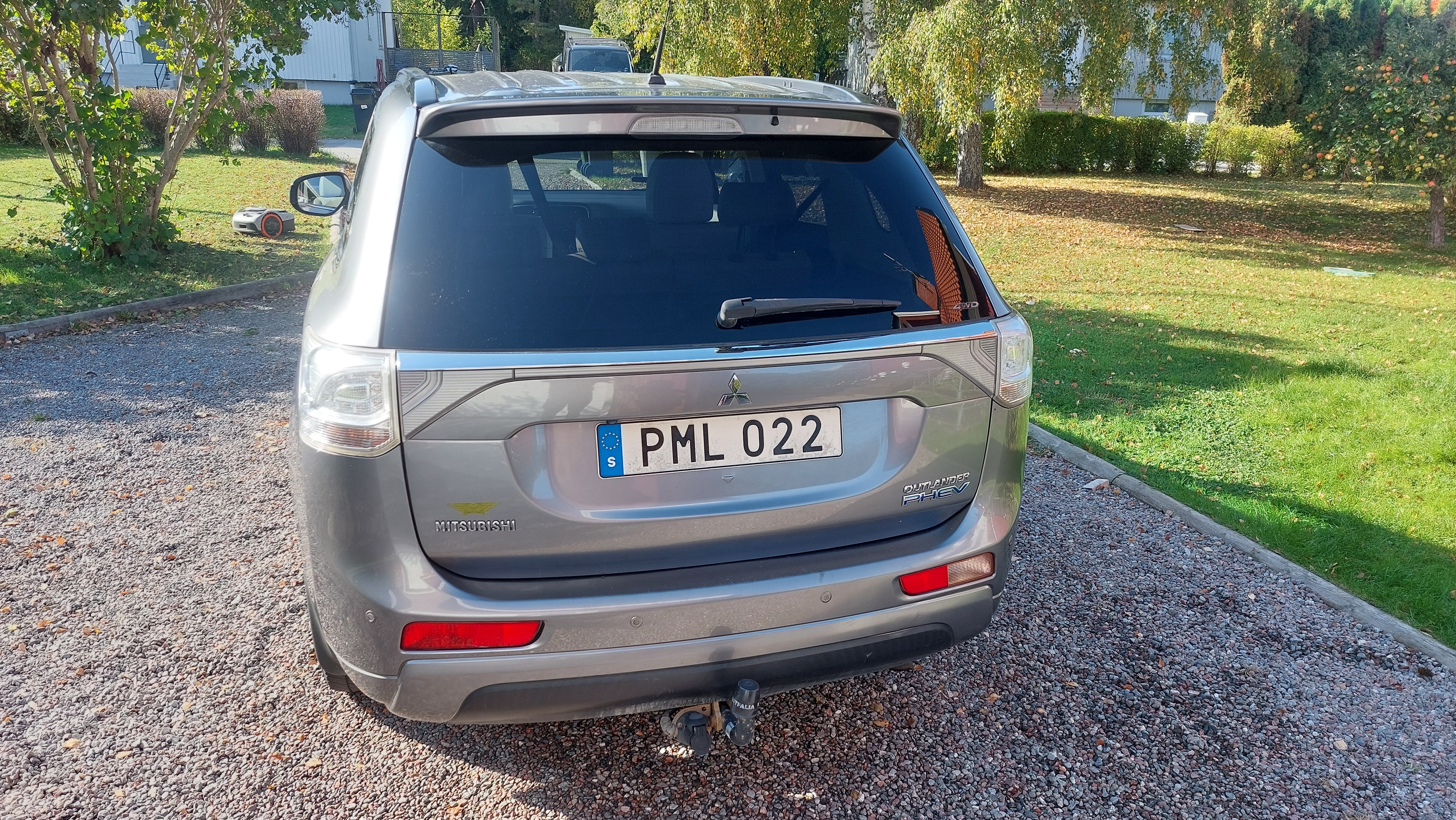 Mitsubishi Outlander PHEV CVT 2014, kuva 2/8