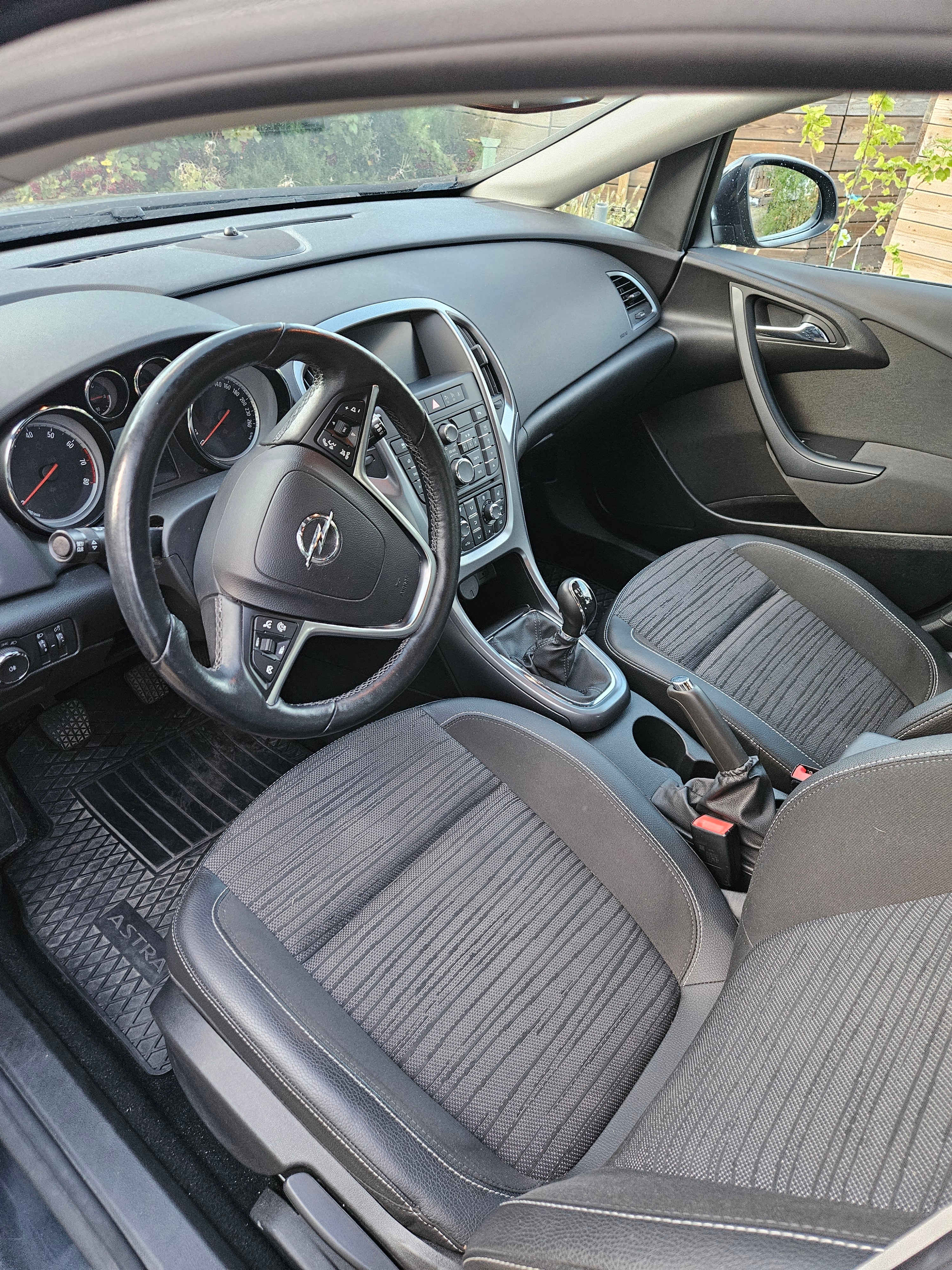 Opel Astra 1.4 Turbo Manuell 2015, bild 5/10