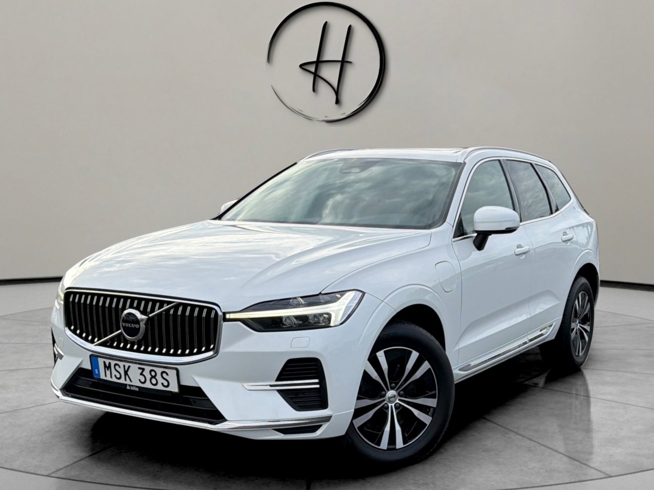 Volvo XC60 2023, photo 2/10