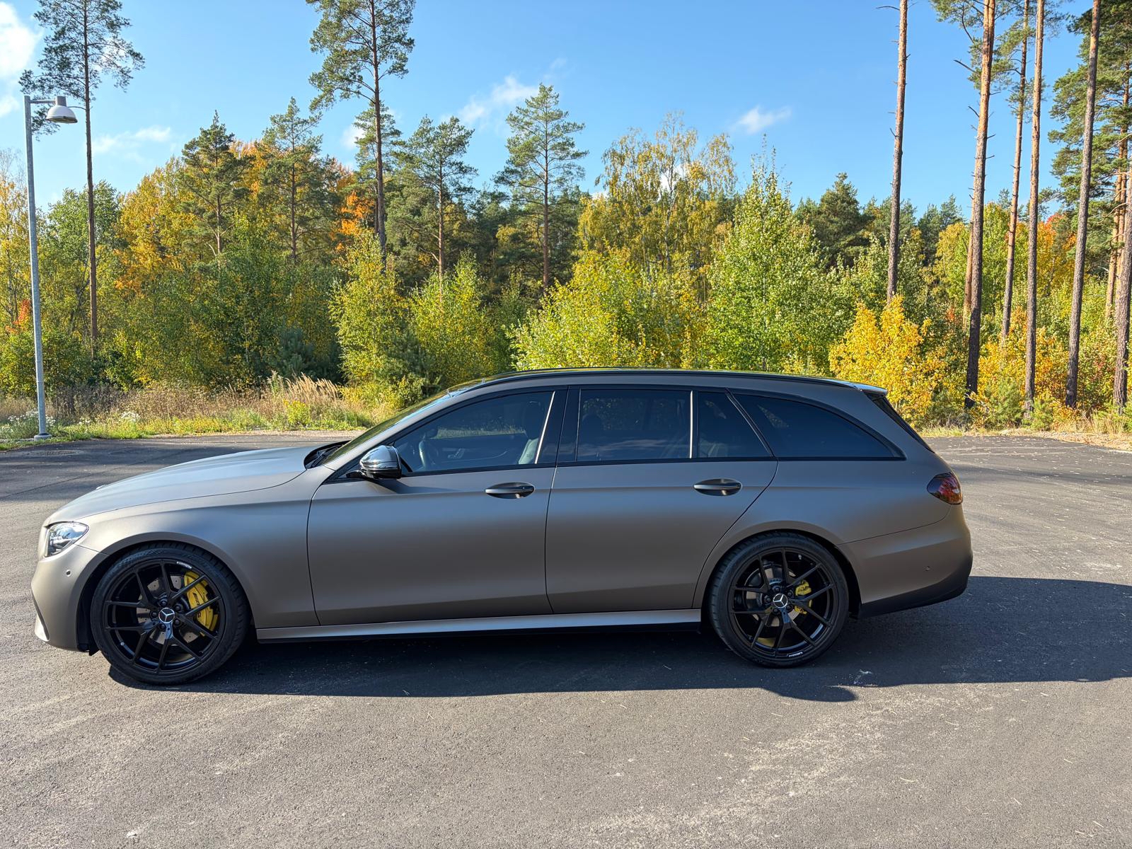 Mercedes-Benz E 220 AMG 2023, bild 3/10