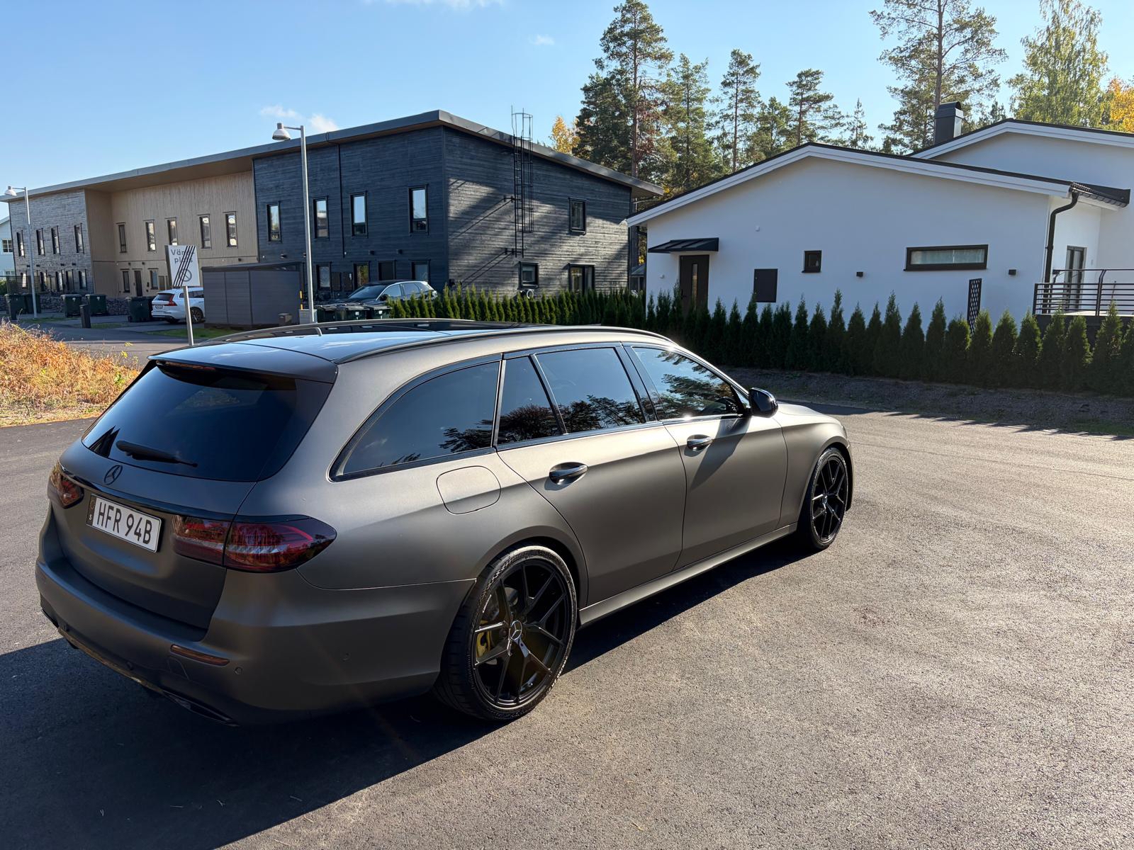 Mercedes-Benz E 220 AMG 2023, bild 2/10