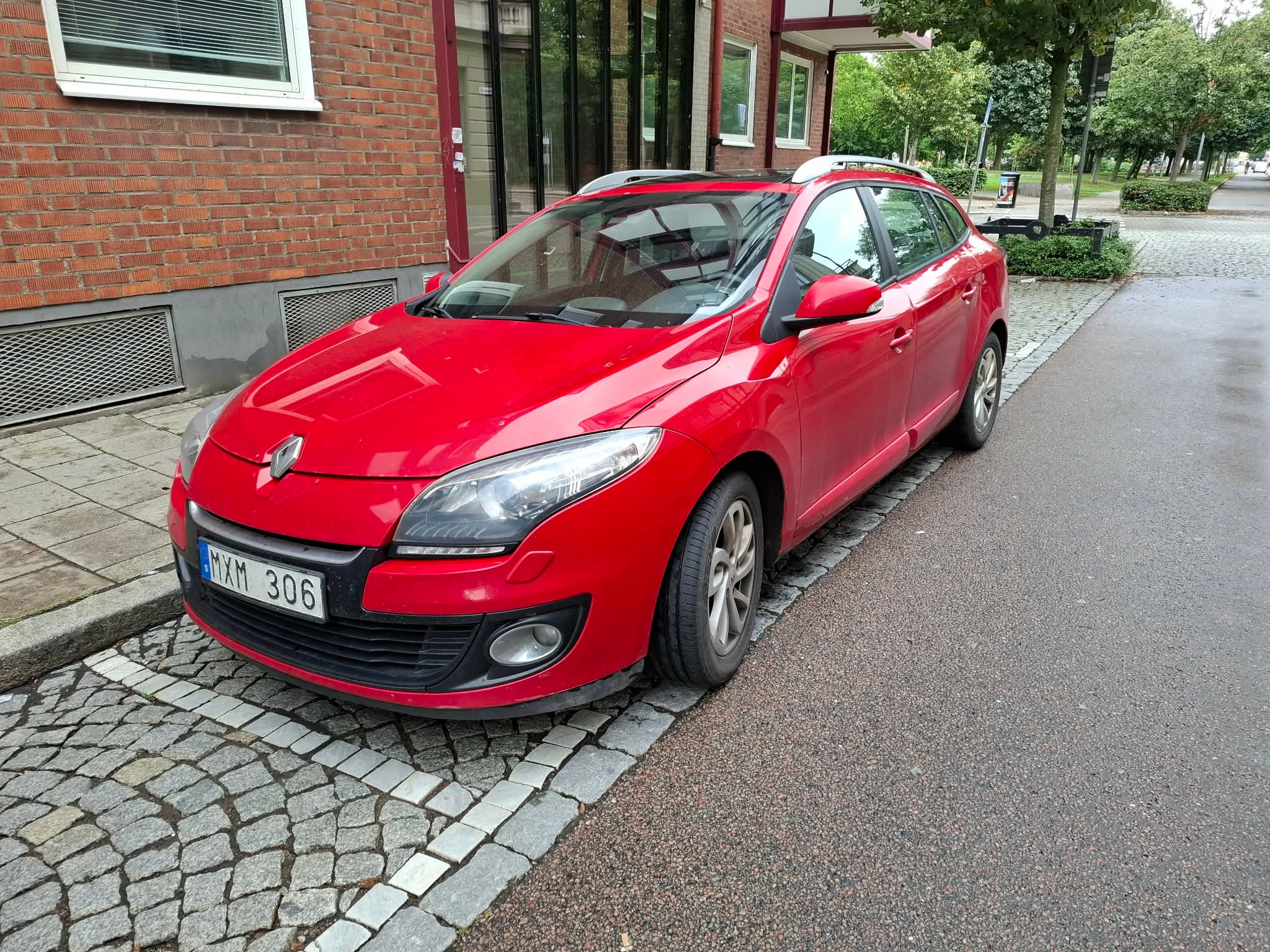 Renault Megane III Grandtour 1.5 dCi EDC 2012, bild 2/8