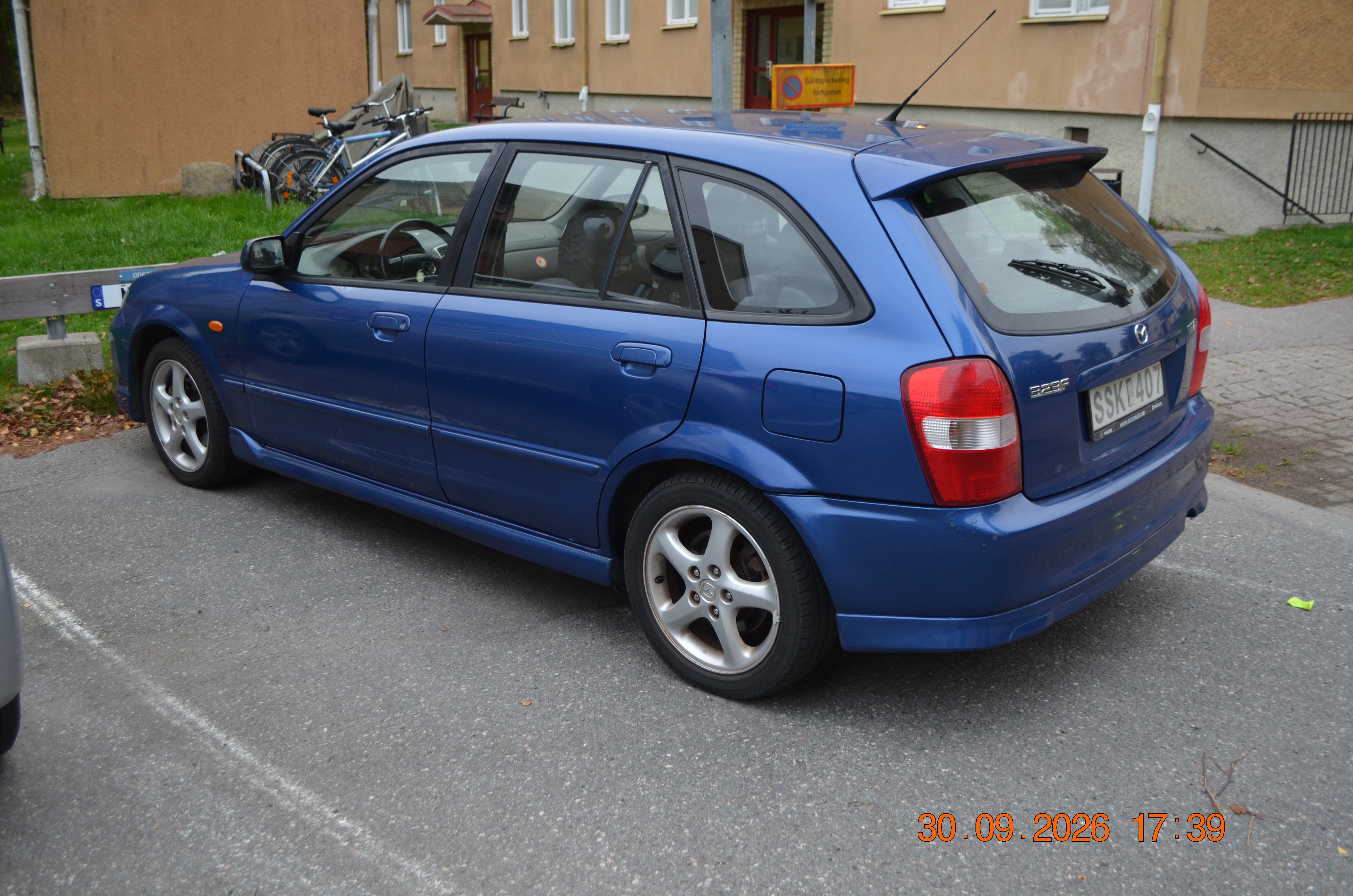 Mazda 323F 2.0 Manuell 2002, kuva 3/5