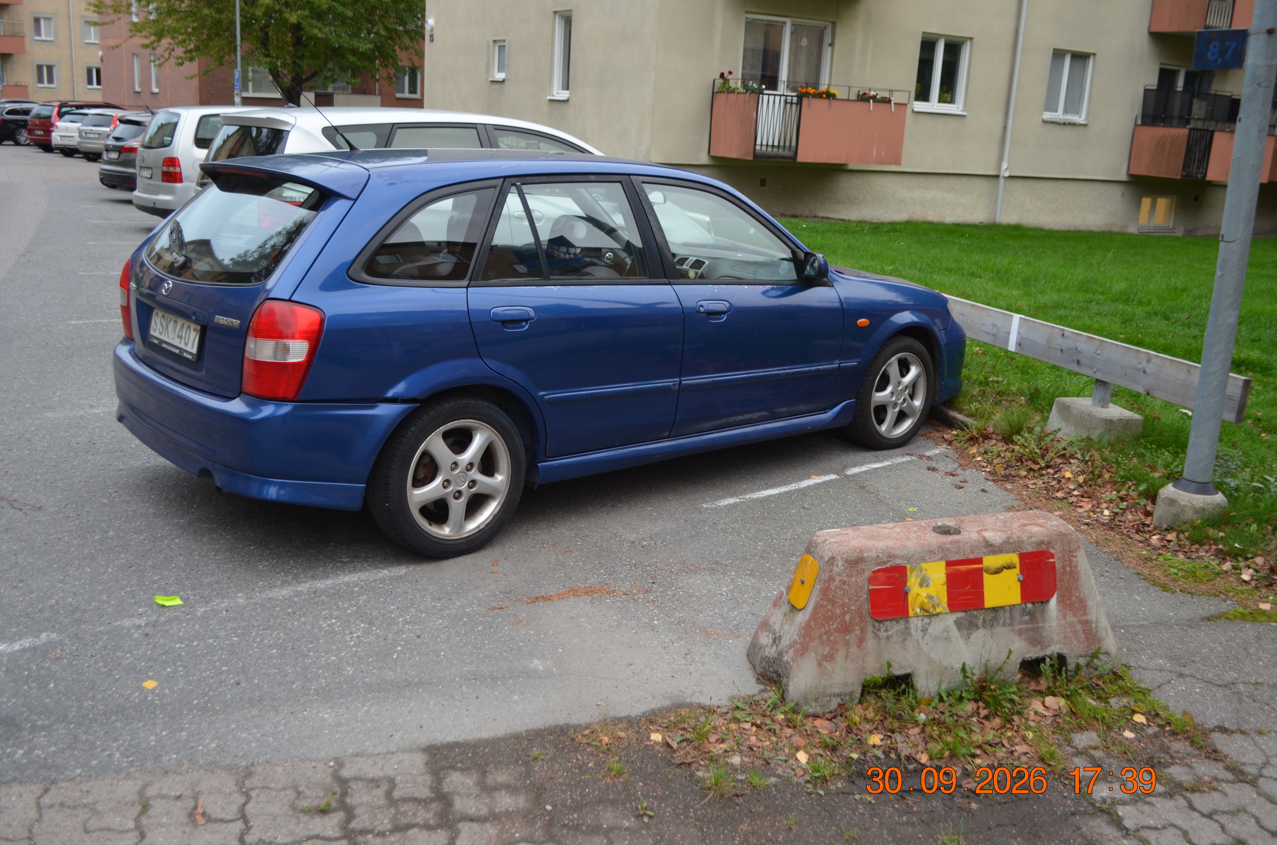 Mazda 323F 2.0 Manuell 2002, kuva 2/5