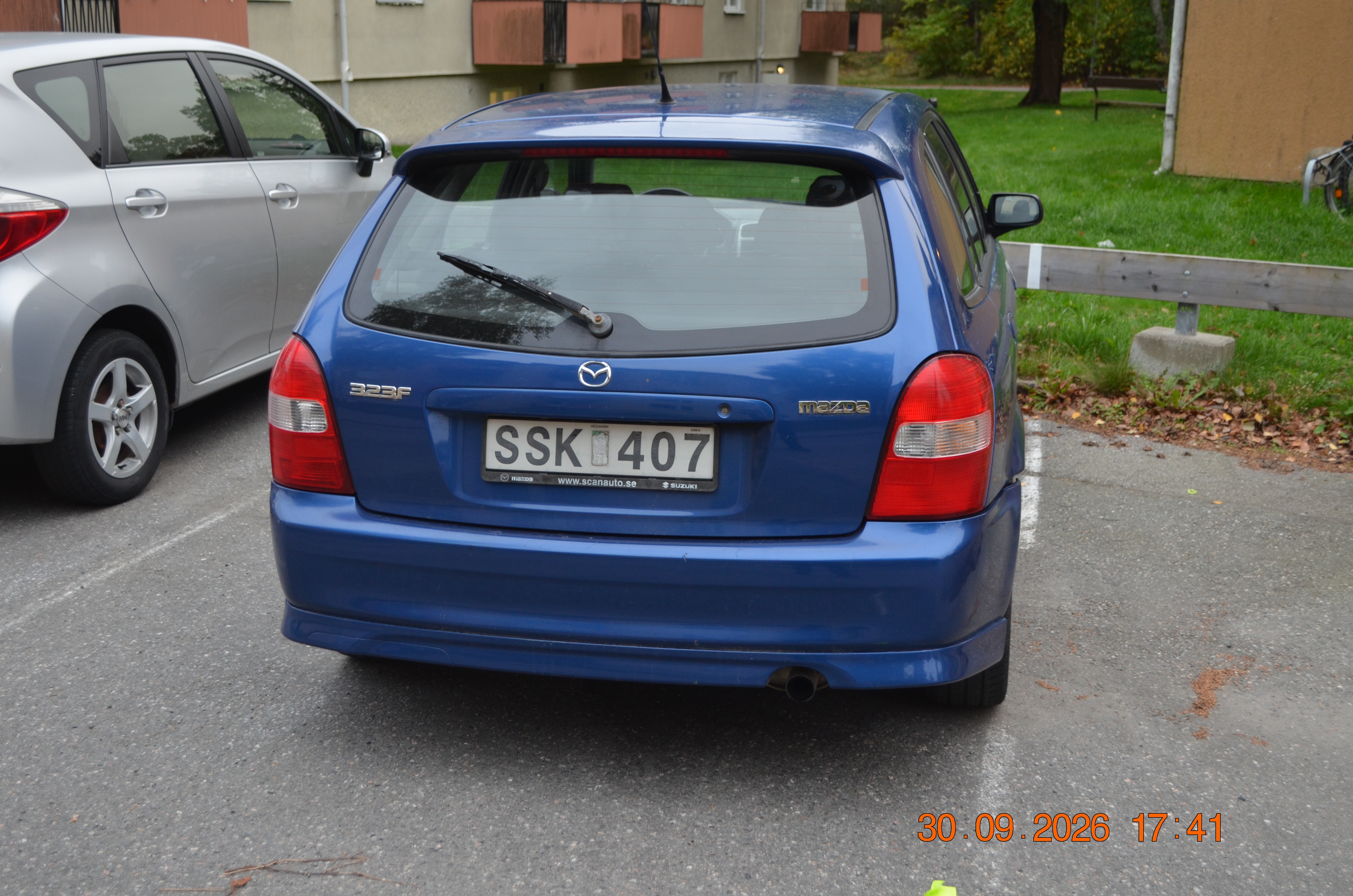 Mazda 323F 2.0 Manuell 2002, kuva 4/5