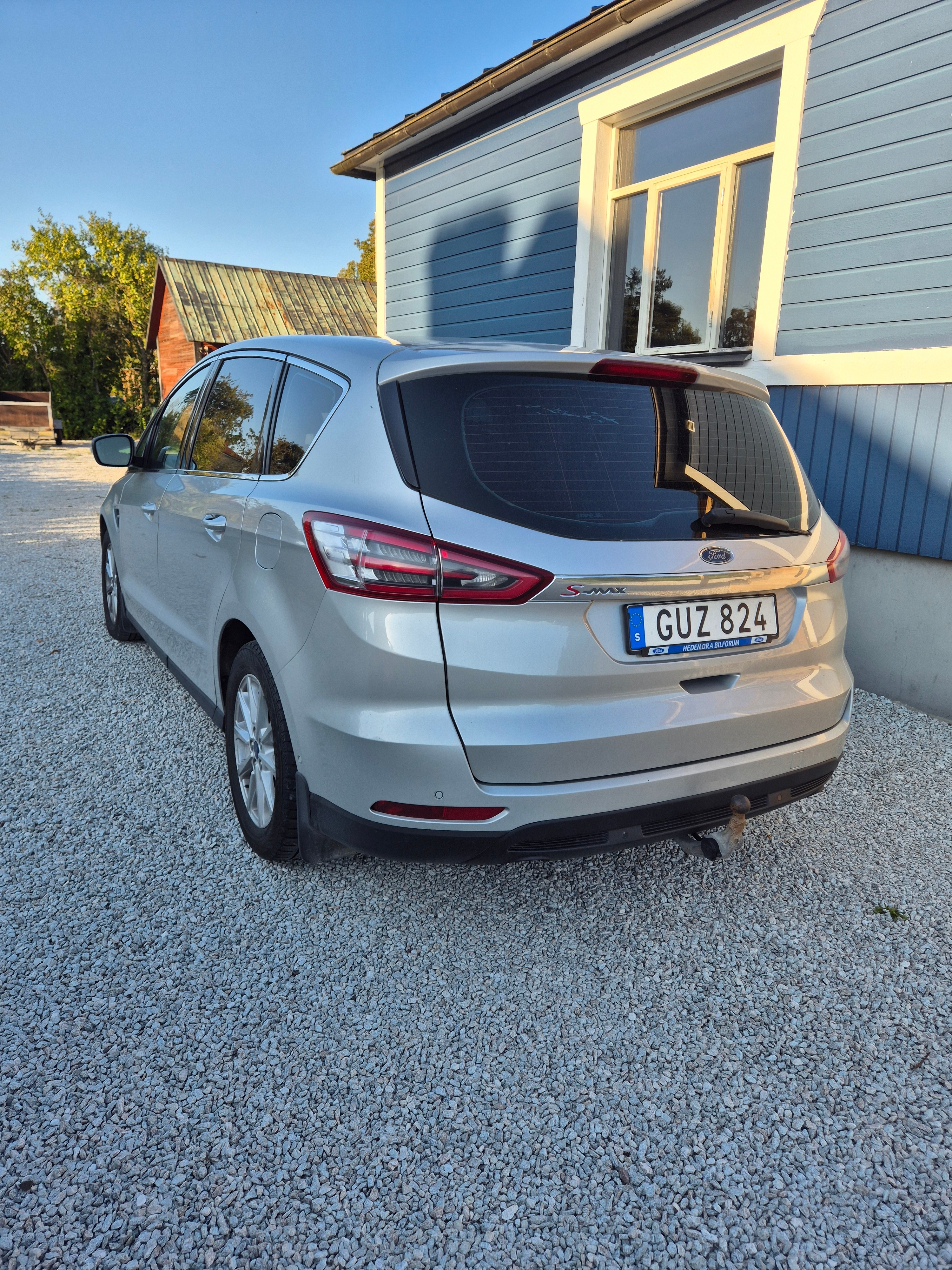 Ford S-MAX 2.0 TDCi Powershift 2017, bild 2/5