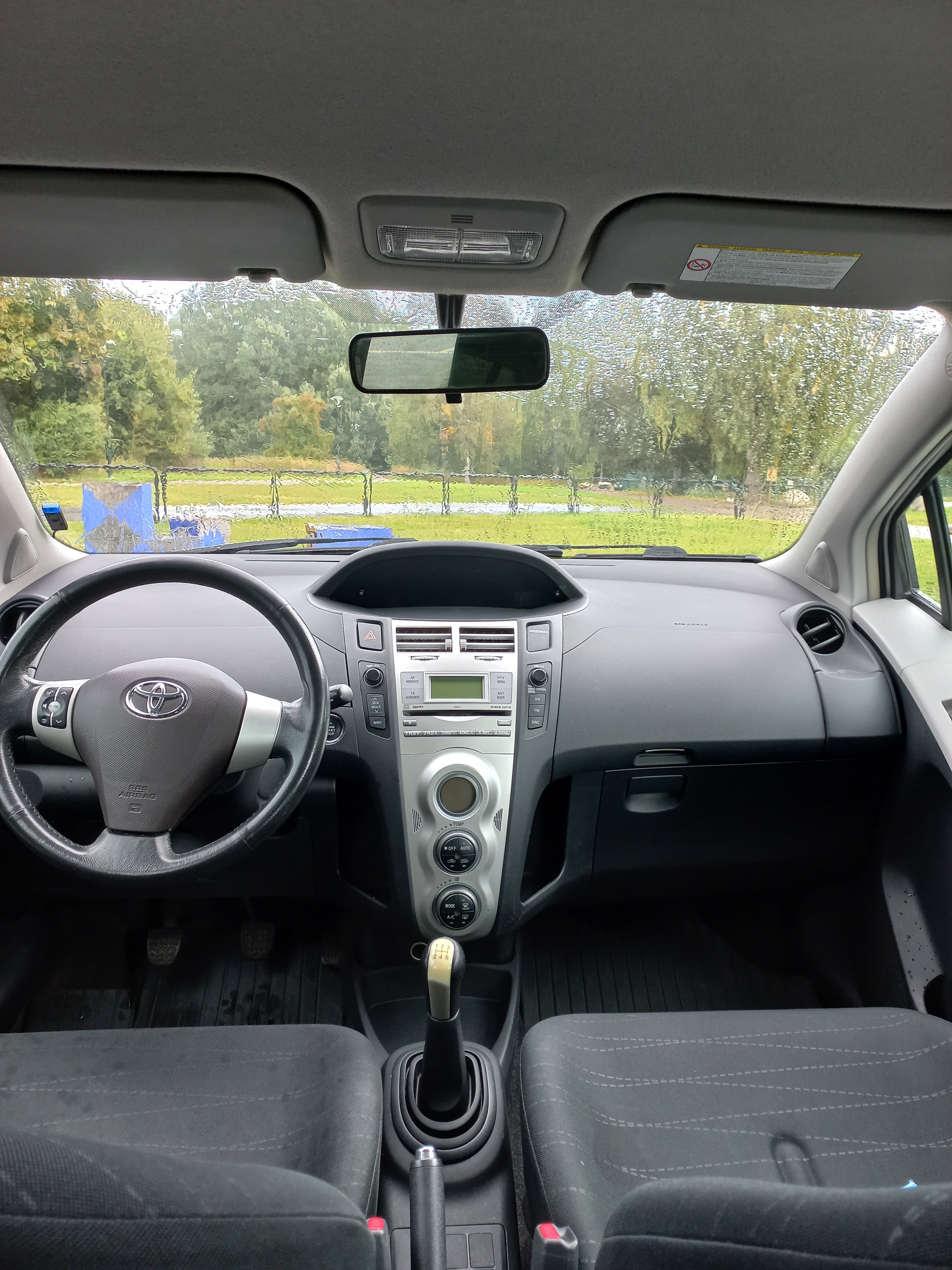 Toyota Yaris 5-dörrar 1.3 VVT-i Manuell 2006, bild 5/6