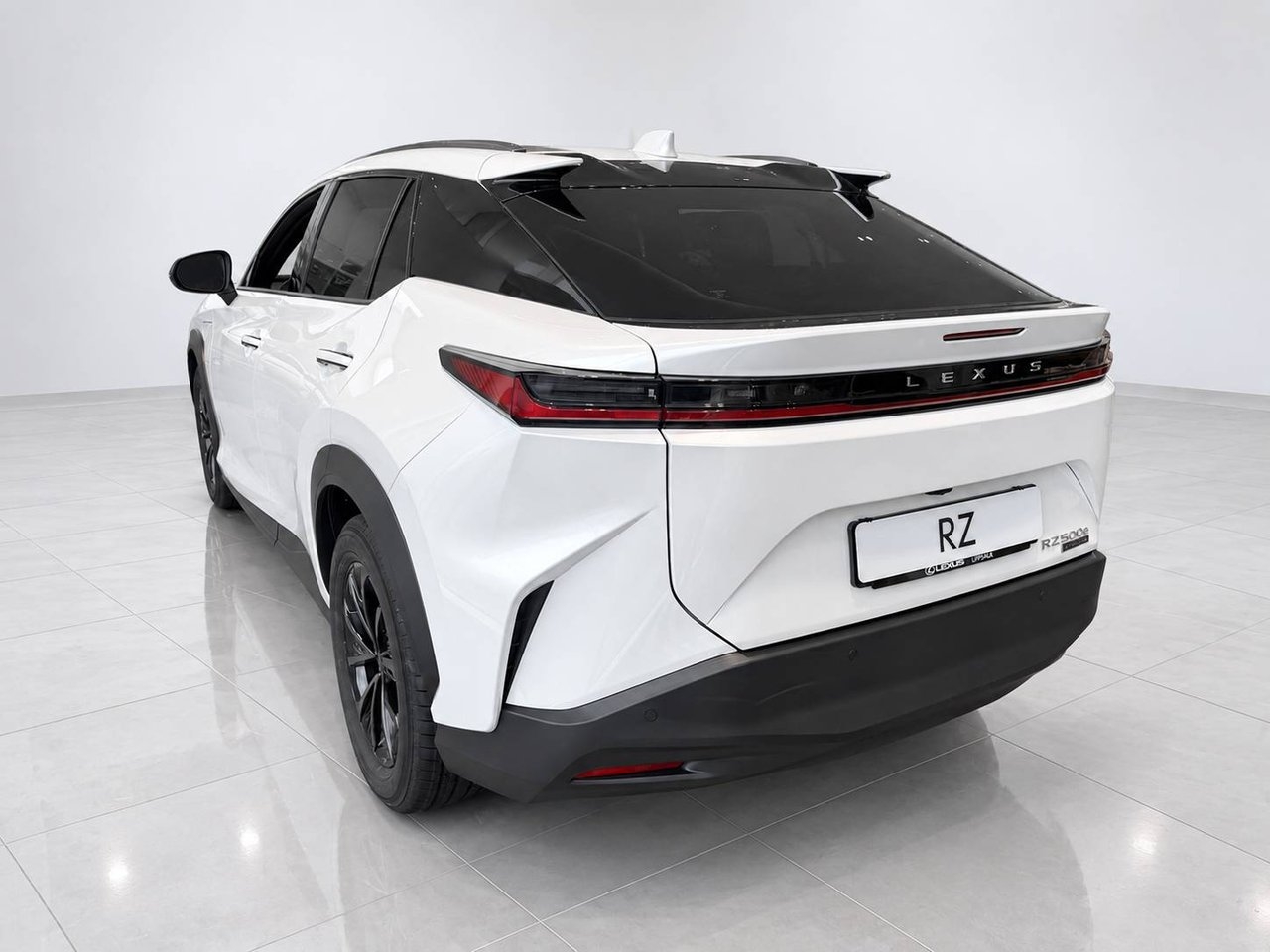 Lexus RZ 500e Executive Dragkrok 2026, kuva 2/10