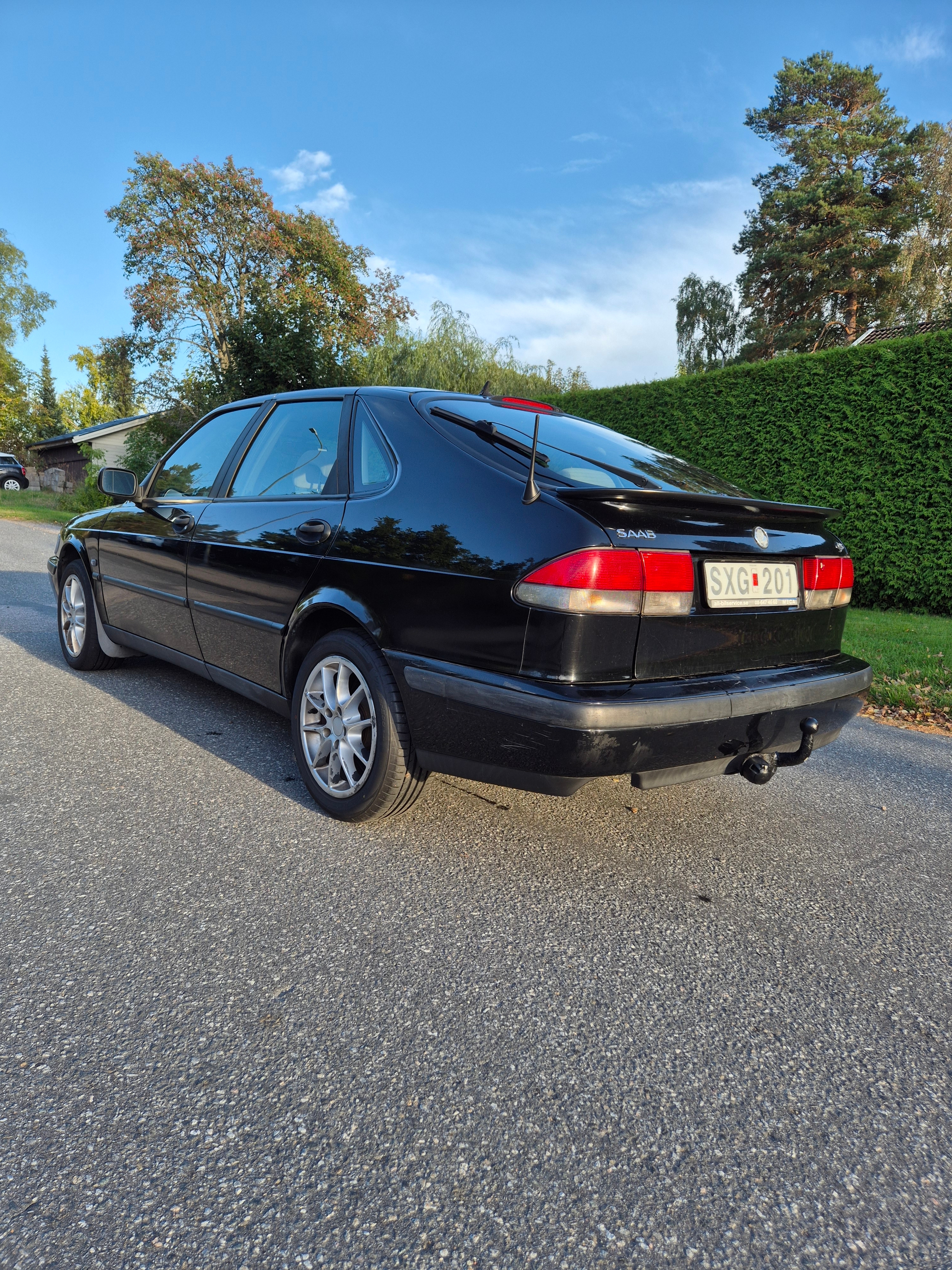 Saab 9-3 5-dörrar 2.0 T Manuell 2002, bild 2/5