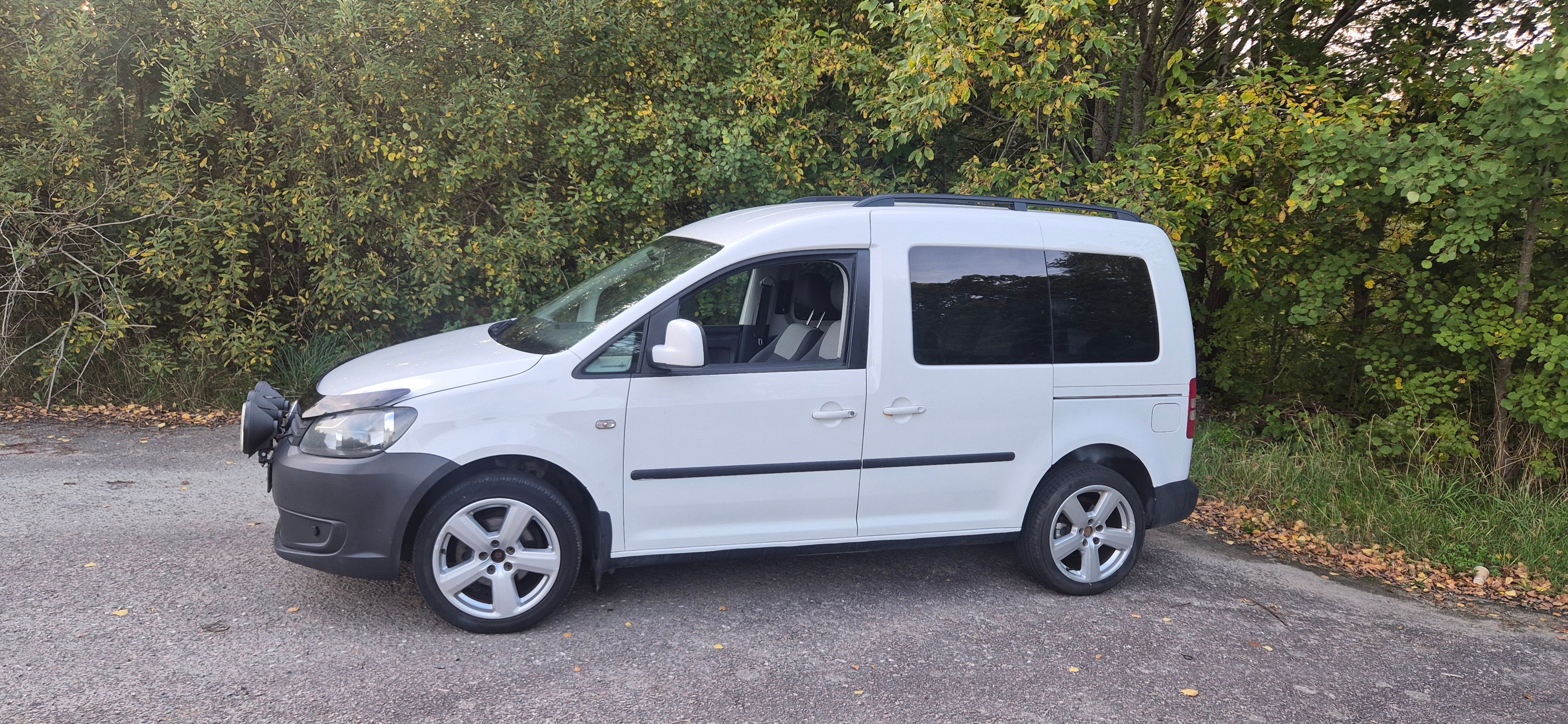 Volkswagen Caddy 2012, kuva 2/8