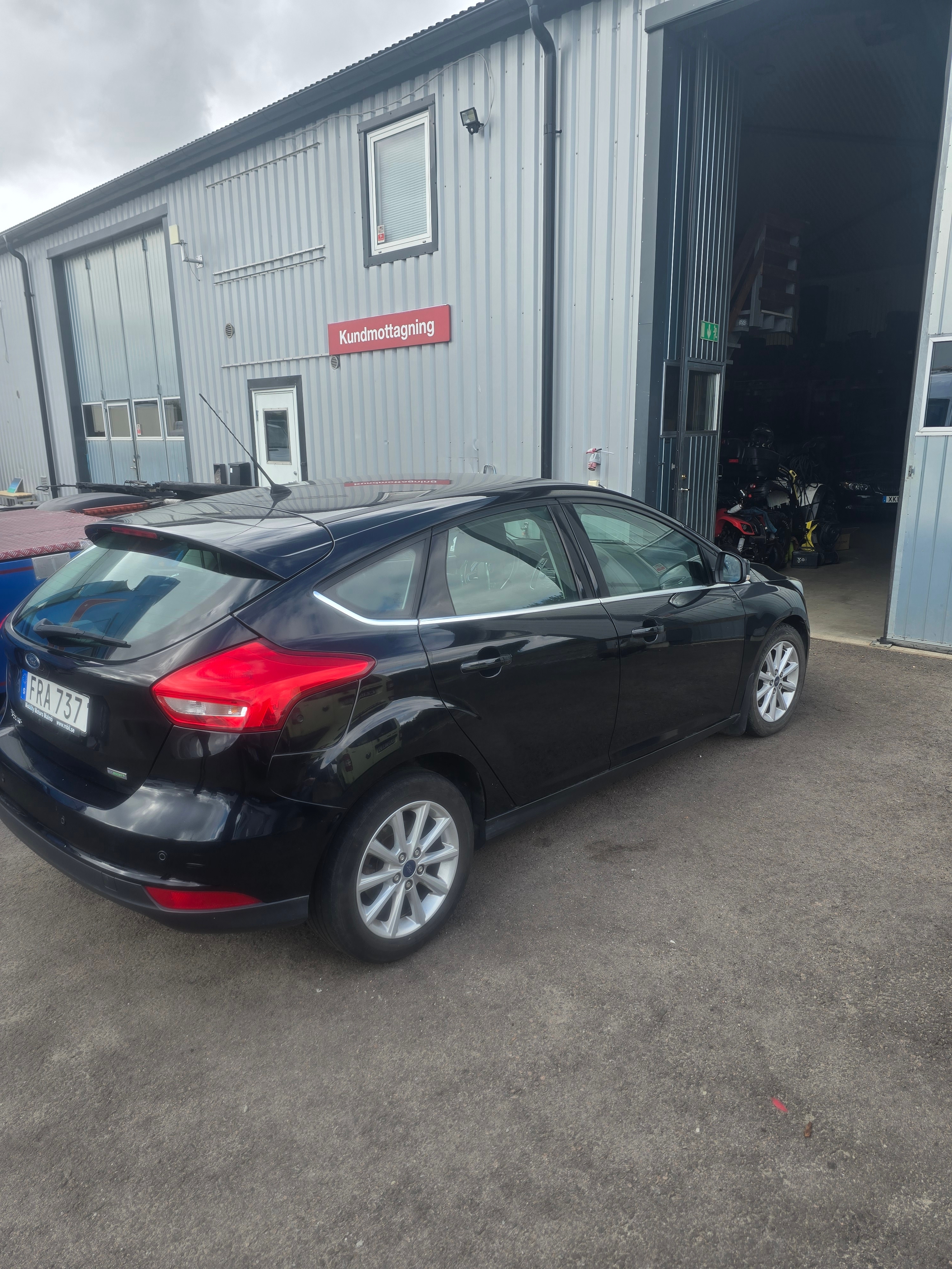 Ford Focus 1.0 EcoBoost Manuell 2015, kuva 3/8