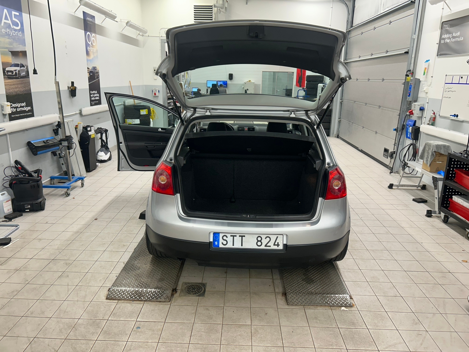 Volkswagen Golf V 5-dörrar 1.6 Manuell 2007, bild 4/8