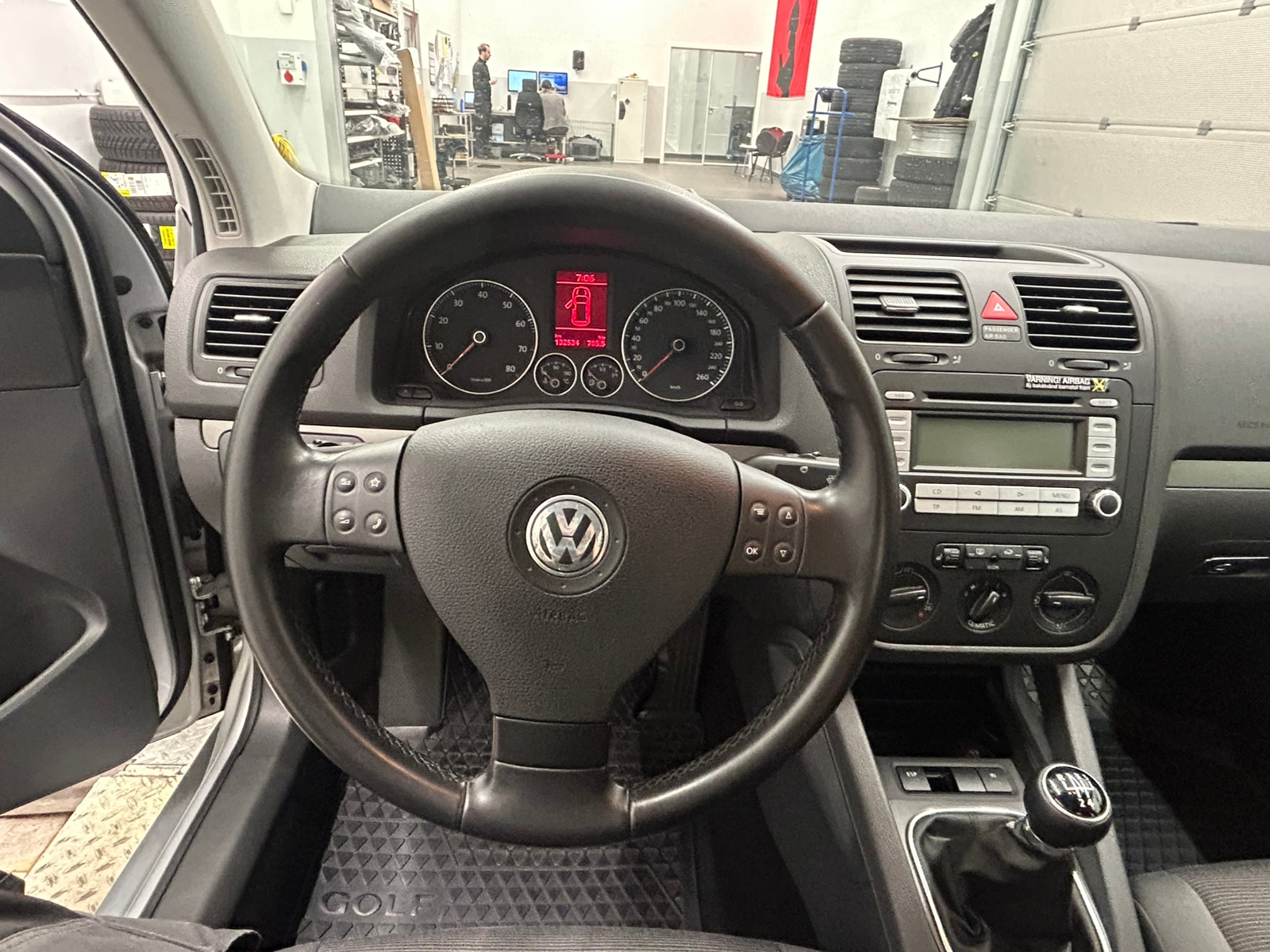 Volkswagen Golf V 5-dörrar 1.6 Manuell 2007, bild 7/8